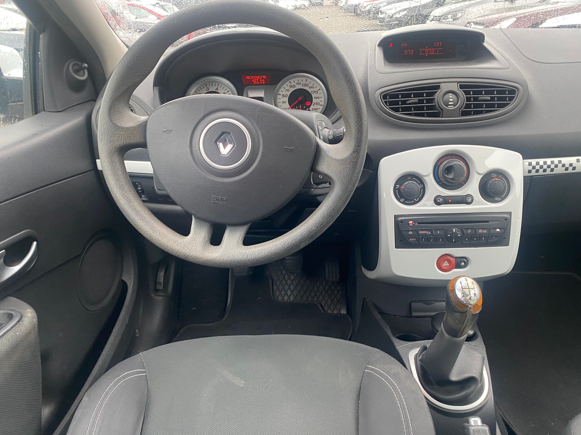 RENAULT Clio 1.2 16V Turbo 20th Edition-image-8