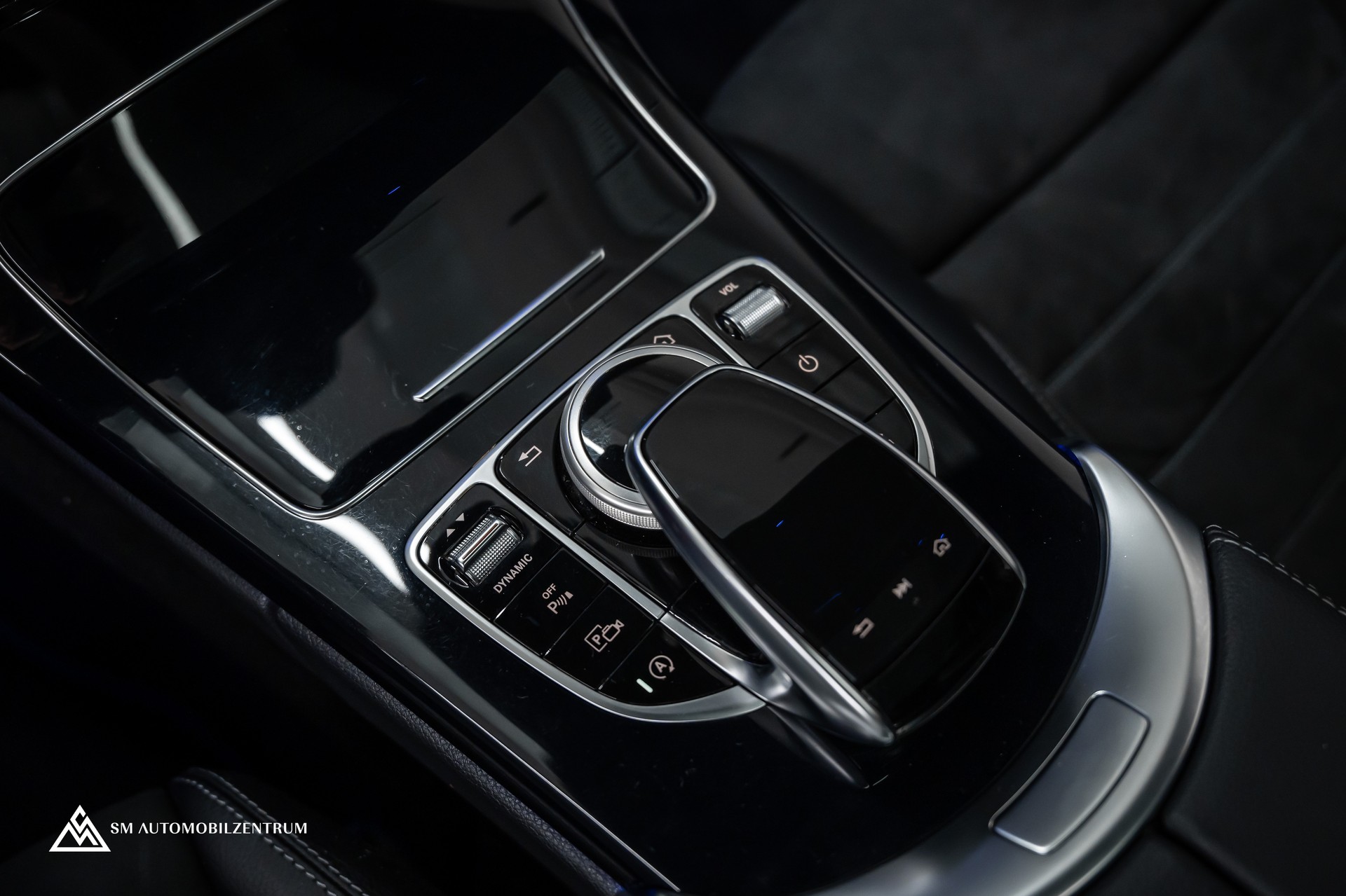 MERCEDES-BENZ C 200 4matic Coupé / Burmester / Memory / 360° / Alcantara-image-30