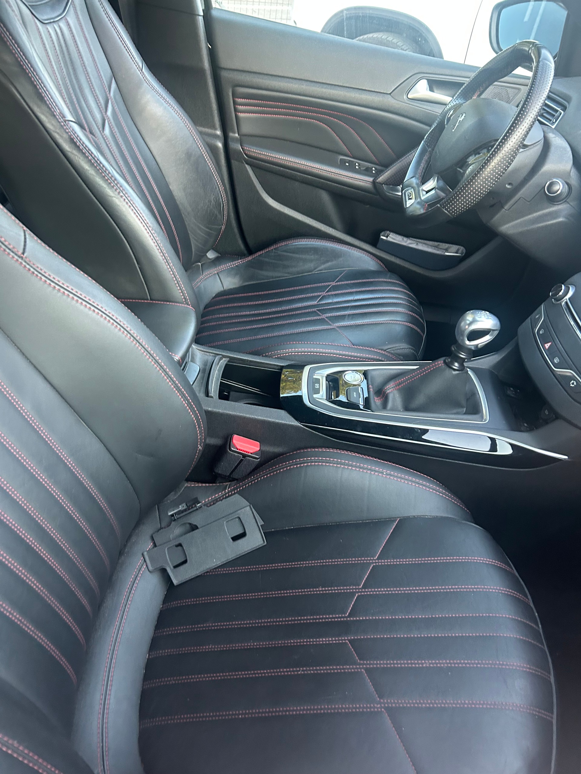 PEUGEOT 308 1.6 e-THP GT-image-8