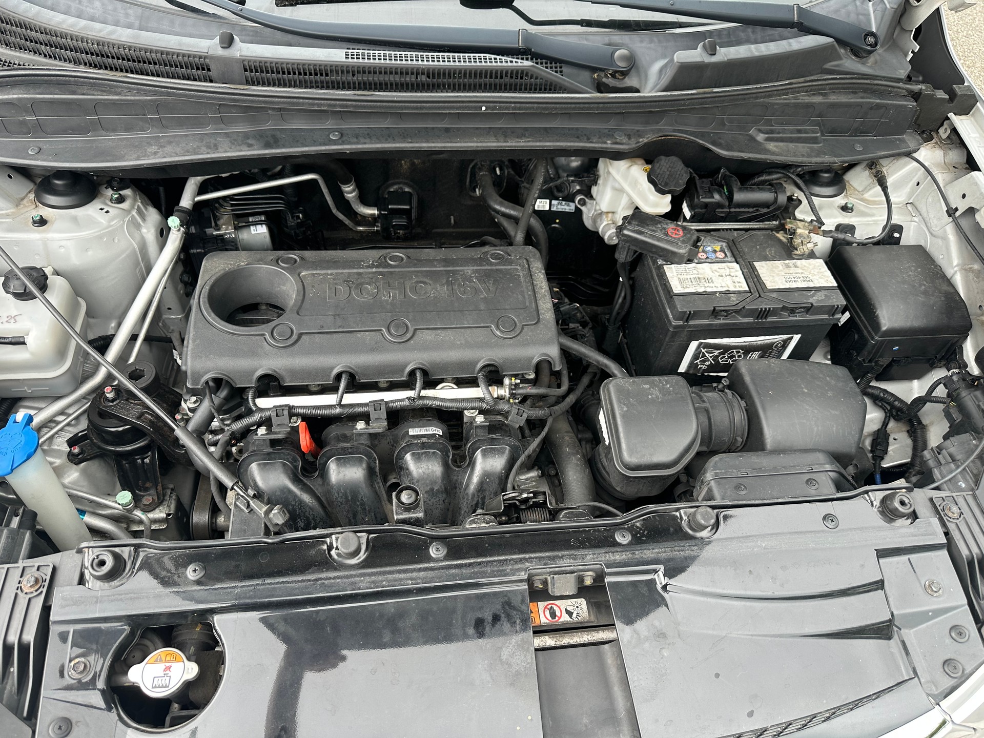 HYUNDAI iX 35 2.0 Comfort 4WD-image-8