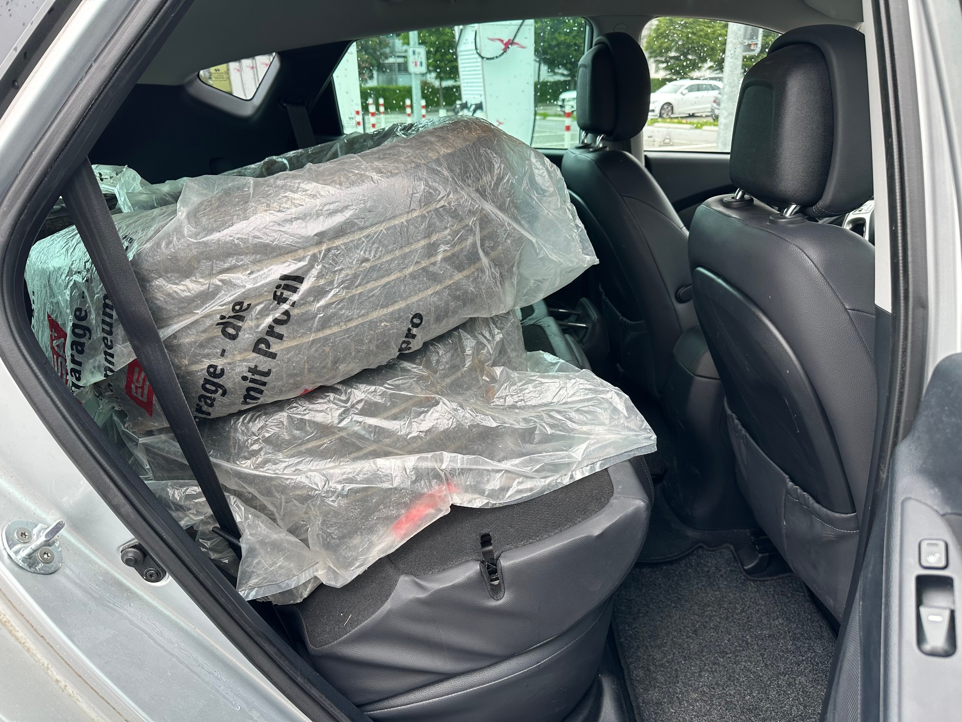 HYUNDAI iX 35 2.0 Comfort 4WD-image-6