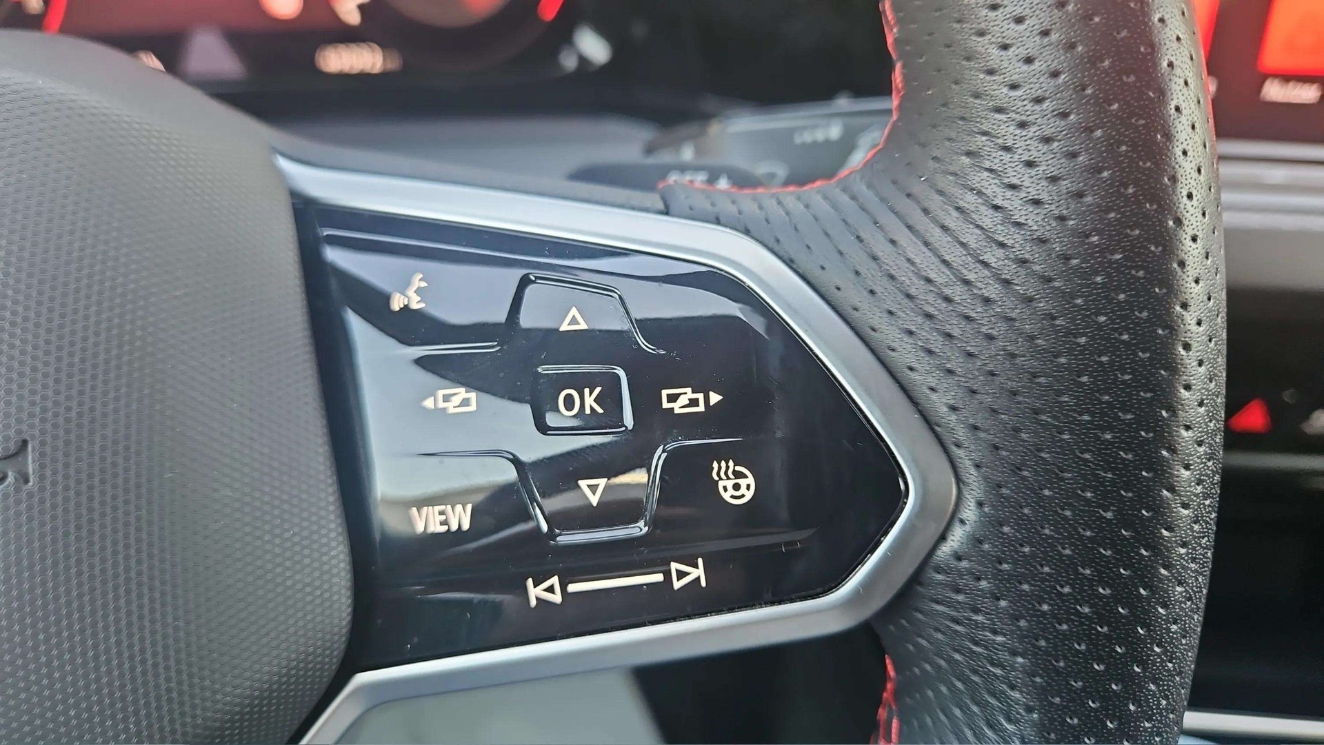 VW Golf 2.0 TSI GTI Clubsport DSG mit Rückfahrkamera & kompl. Winterräder-image-23
