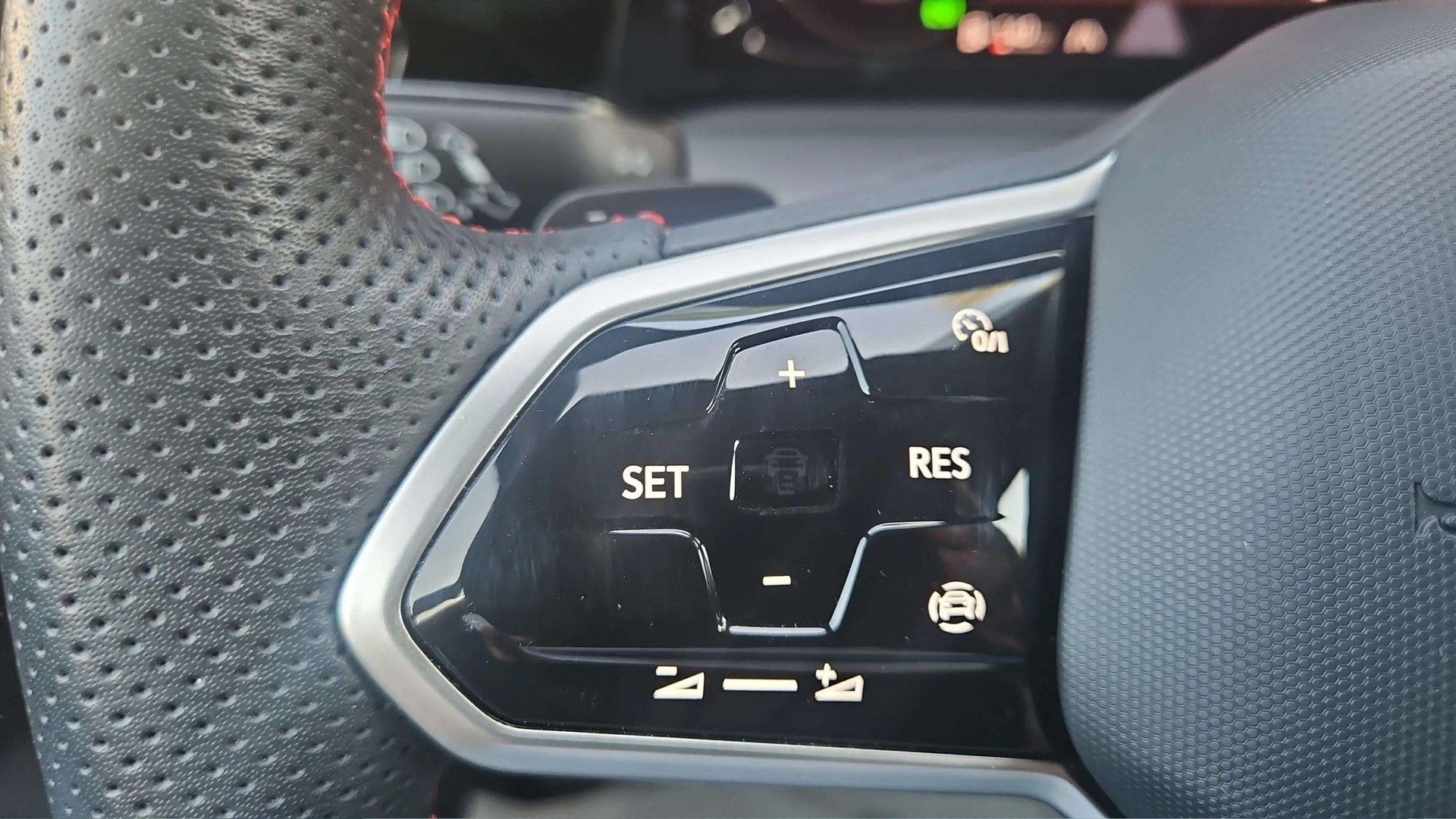 VW Golf 2.0 TSI GTI Clubsport DSG mit Rückfahrkamera & kompl. Winterräder-image-24