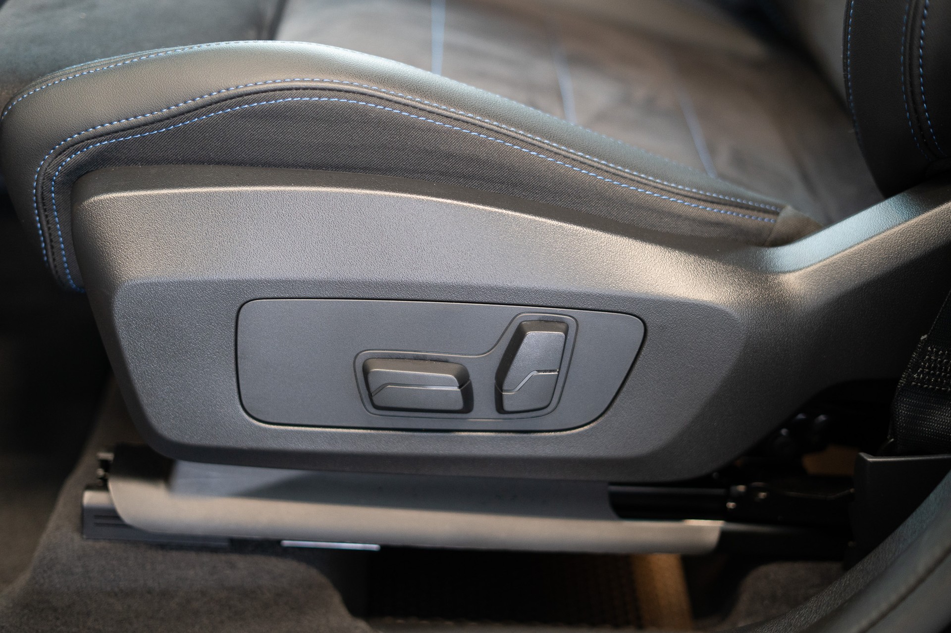BMW X1 M35i / 360°Kamera / HeadUp / Harman Kardon-image-10