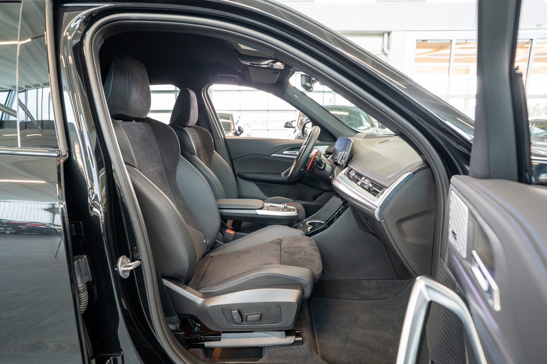 BMW X1 M35i / 360°Kamera / HeadUp / Harman Kardon-image-13