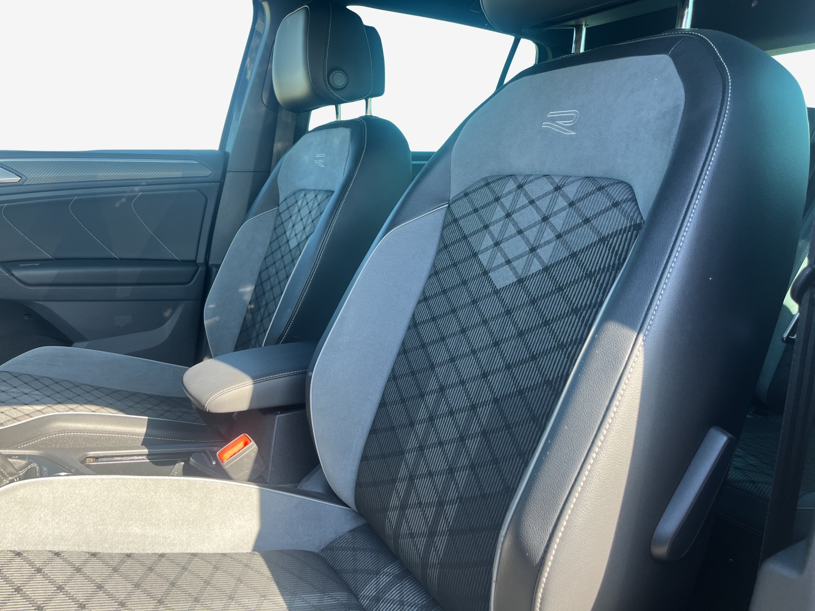 VW Tiguan 2.0TSI R-Line 4Motion DSG-image-15