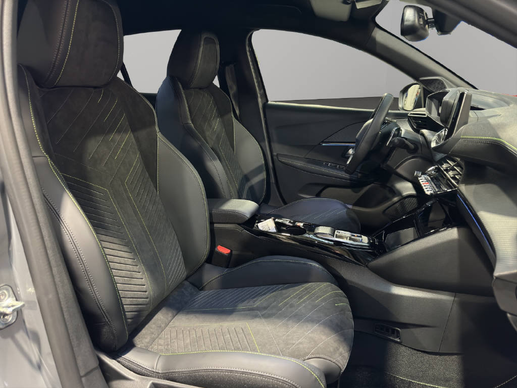 PEUGEOT 208 1.2 Hybrid 145 GT-image-10