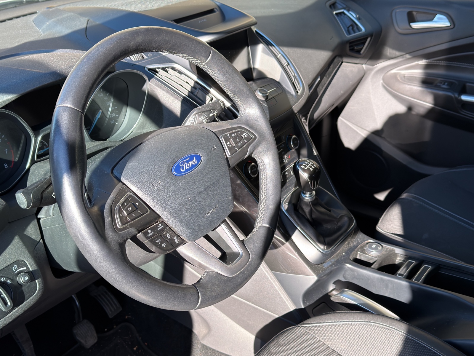 FORD C-Max 1.0 SCTi Titanium X-image-10