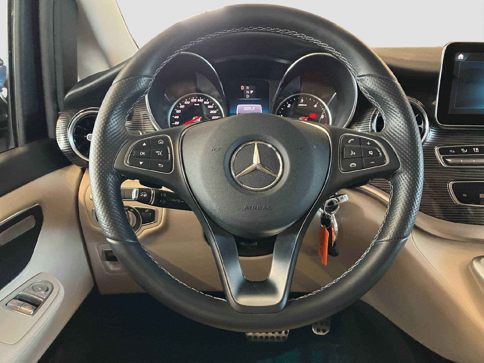 MERCEDES-BENZ V 250 d Avantgarde lang-image-9