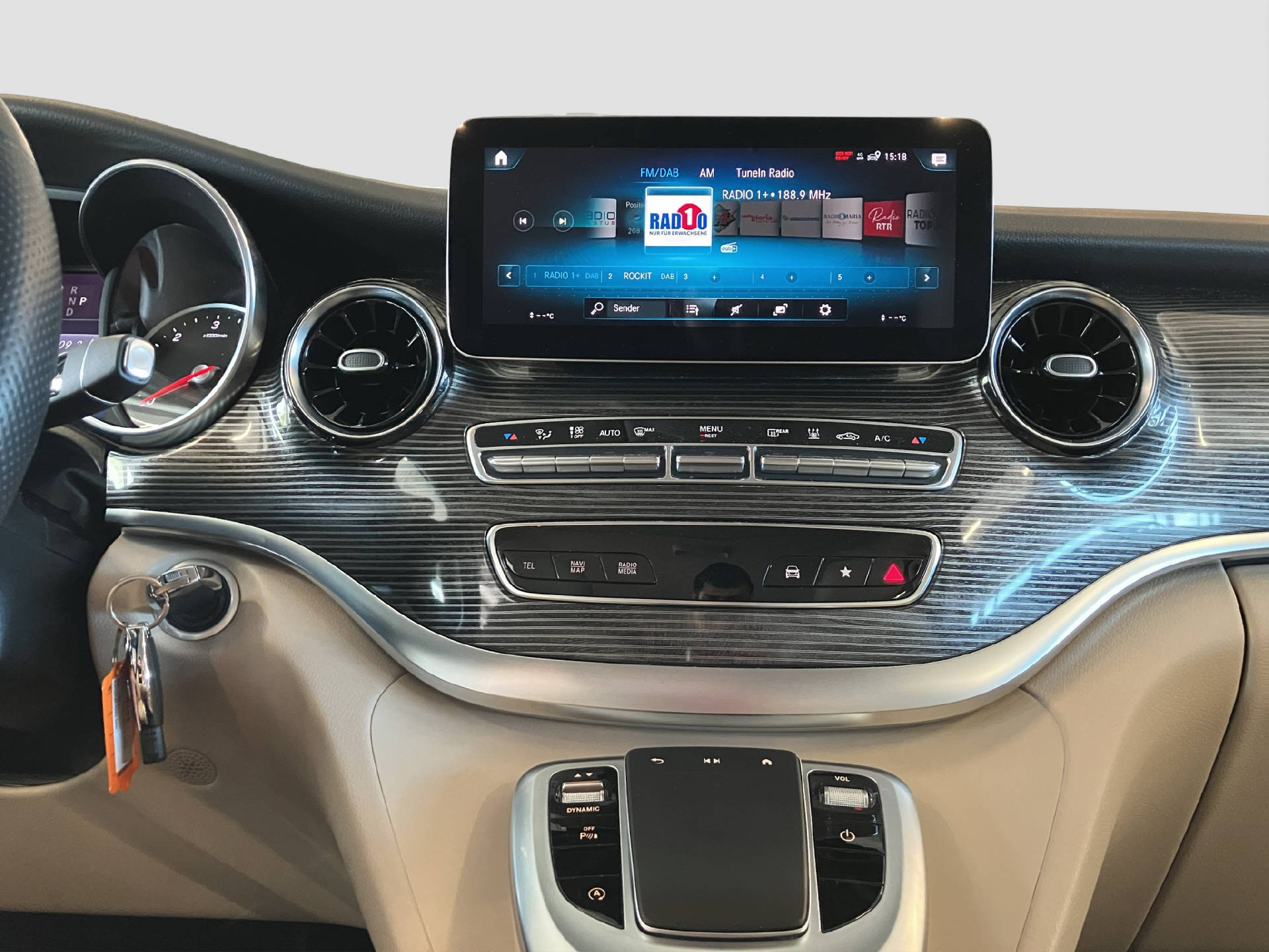 MERCEDES-BENZ V 250 d Avantgarde lang-image-11