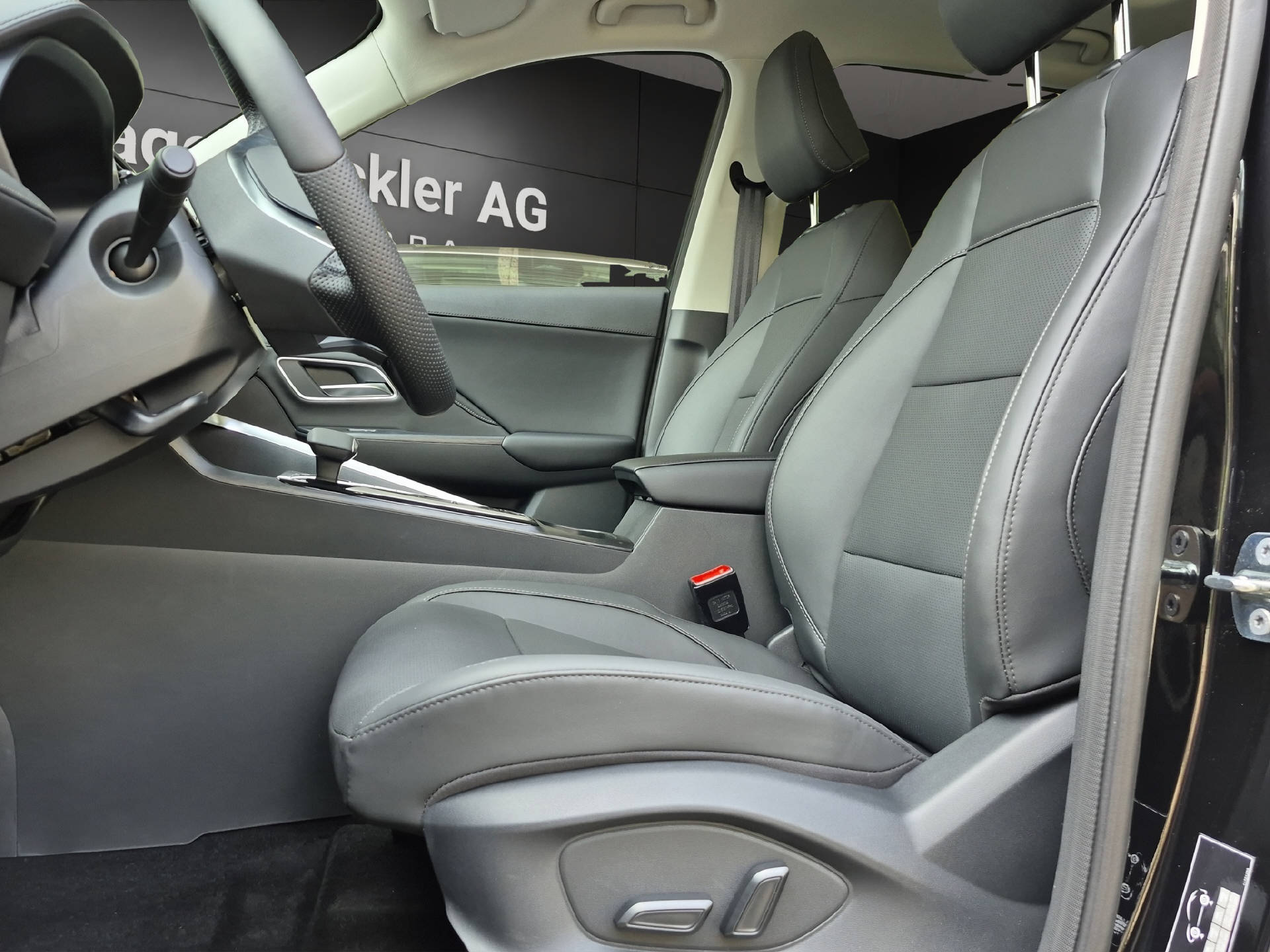MG ZS 1.5 Hybrid+ Luxury Sunroof-image-9