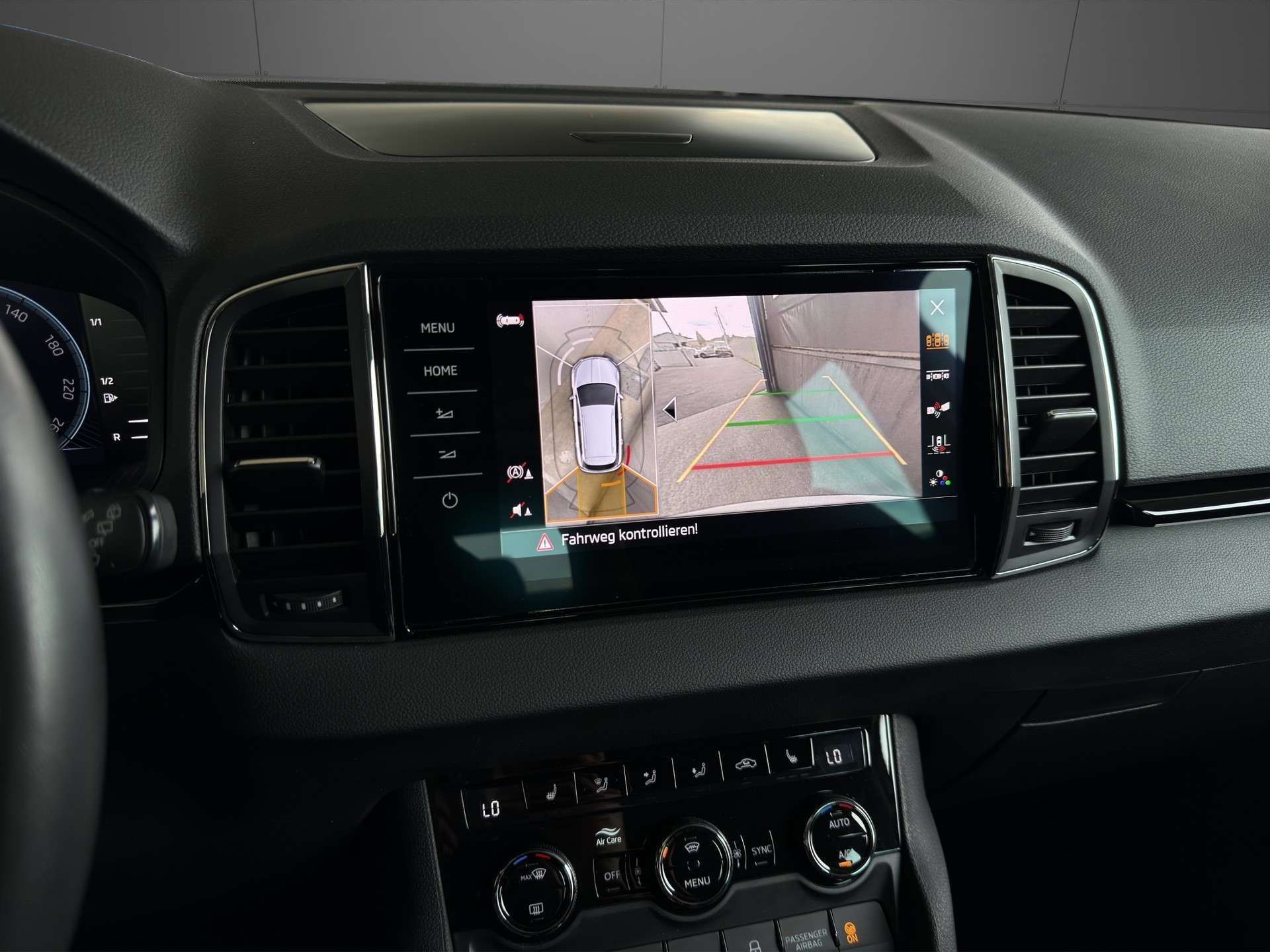SKODA Karoq 2.0 TDI CR Style 4x4 DSG-image-12