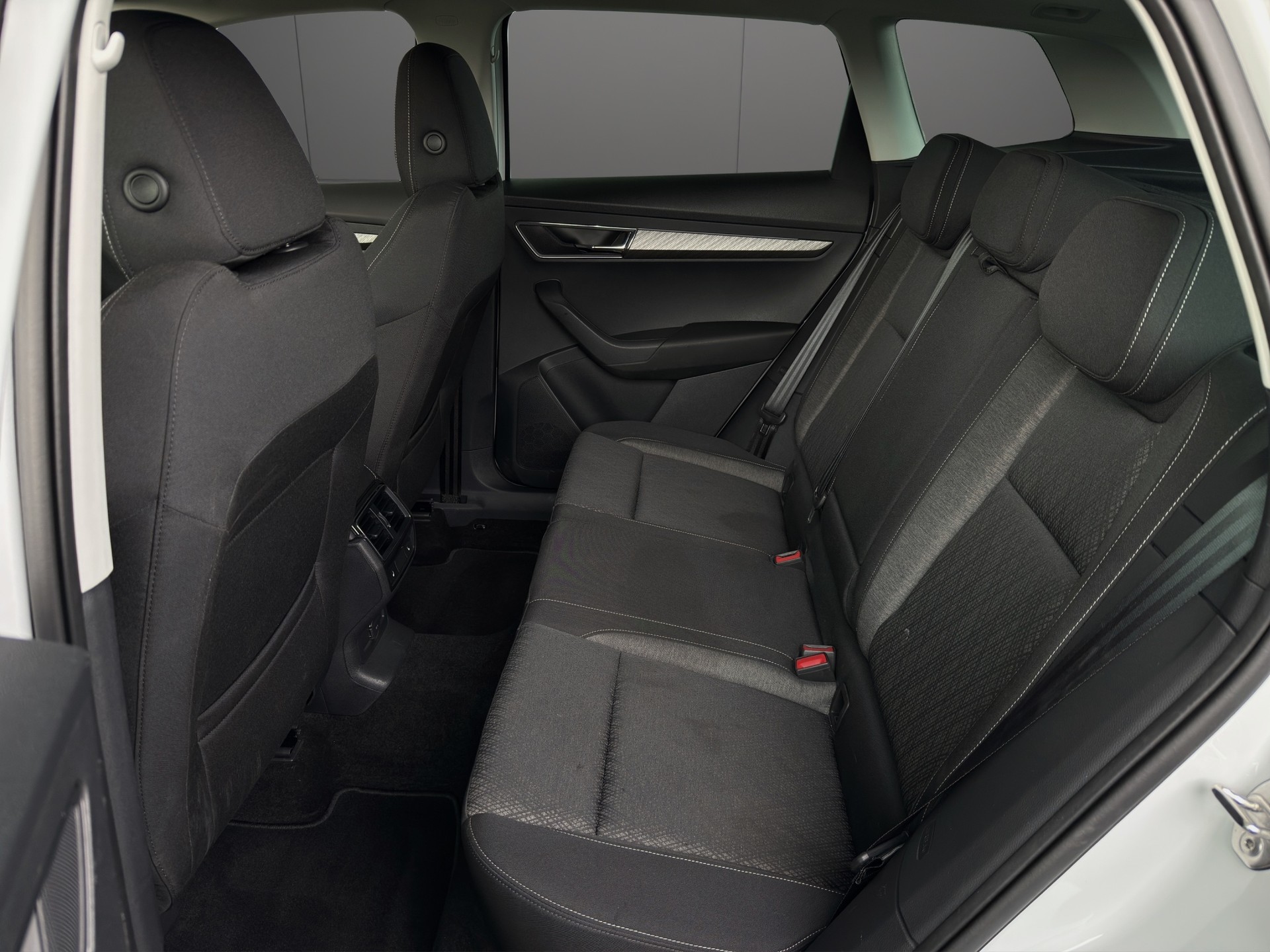 SKODA Karoq 2.0 TDI CR Style 4x4 DSG-image-8