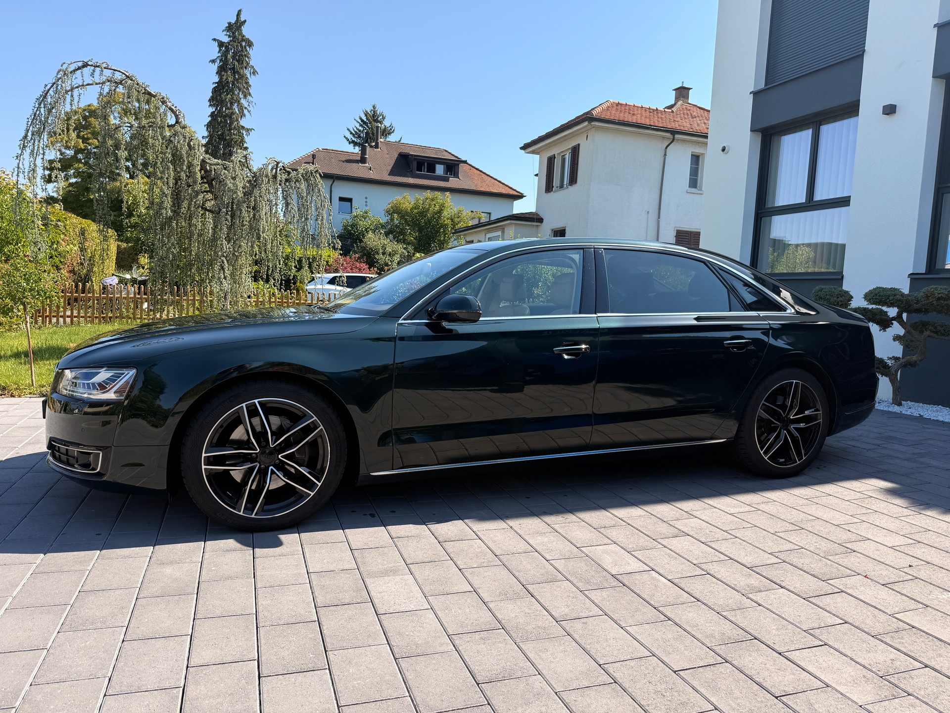 AUDI A8-image-1