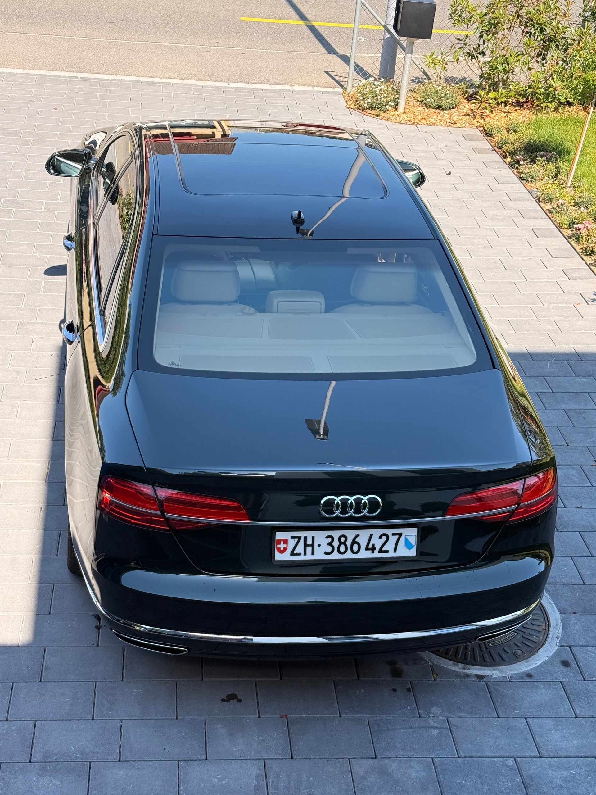 AUDI A8-image-2