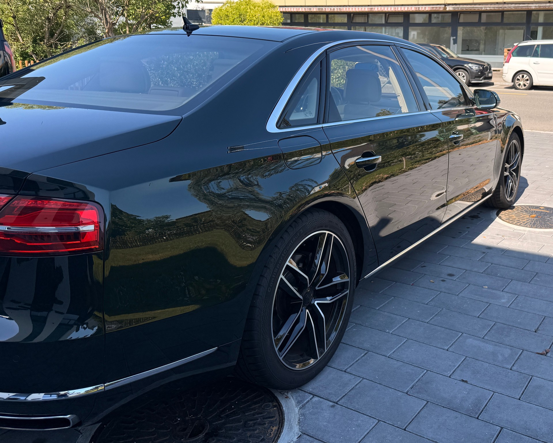 AUDI A8-image-3