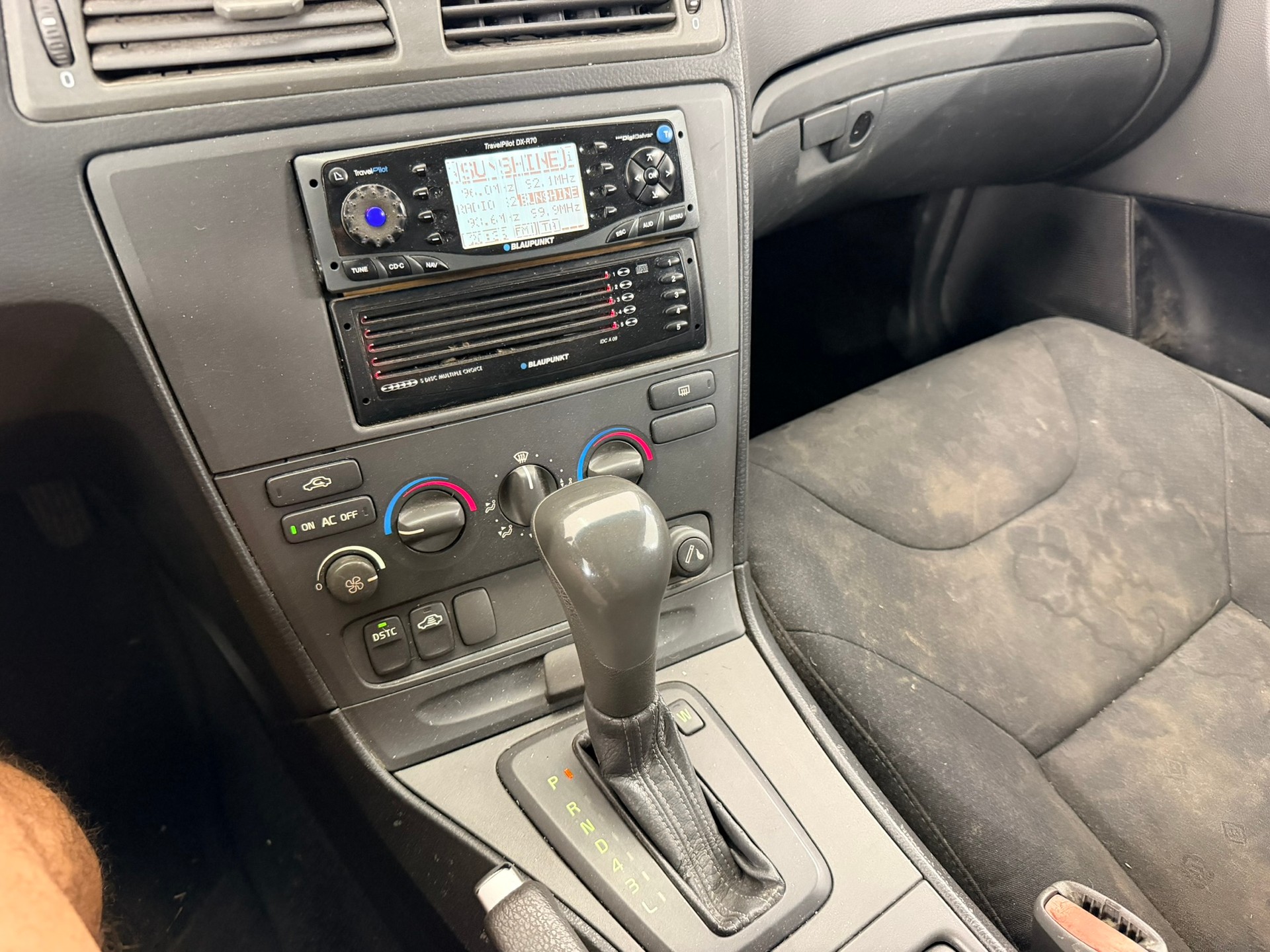 VOLVO V70 2.4-image-9