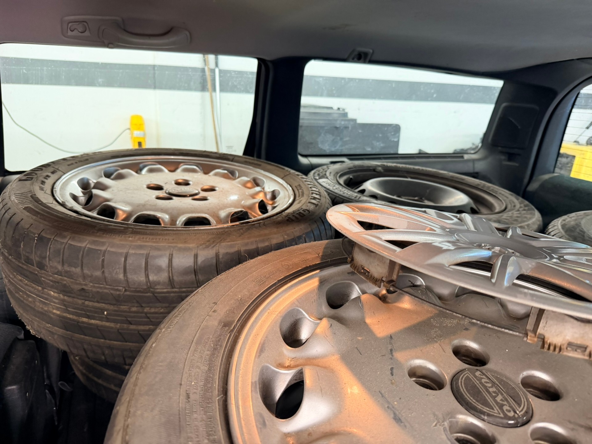 VOLVO V70 2.4-image-5