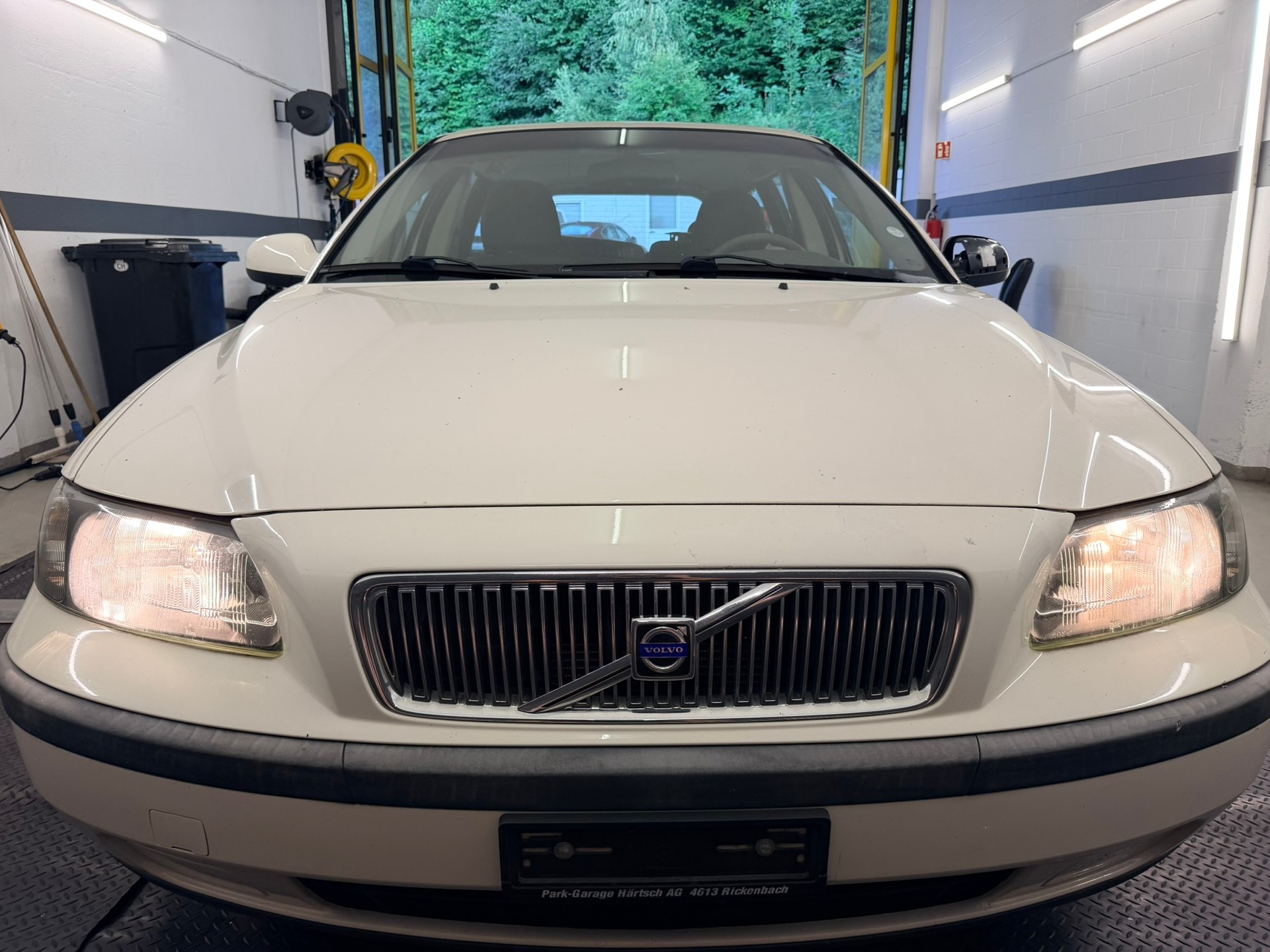 VOLVO V70 2.4-image-0