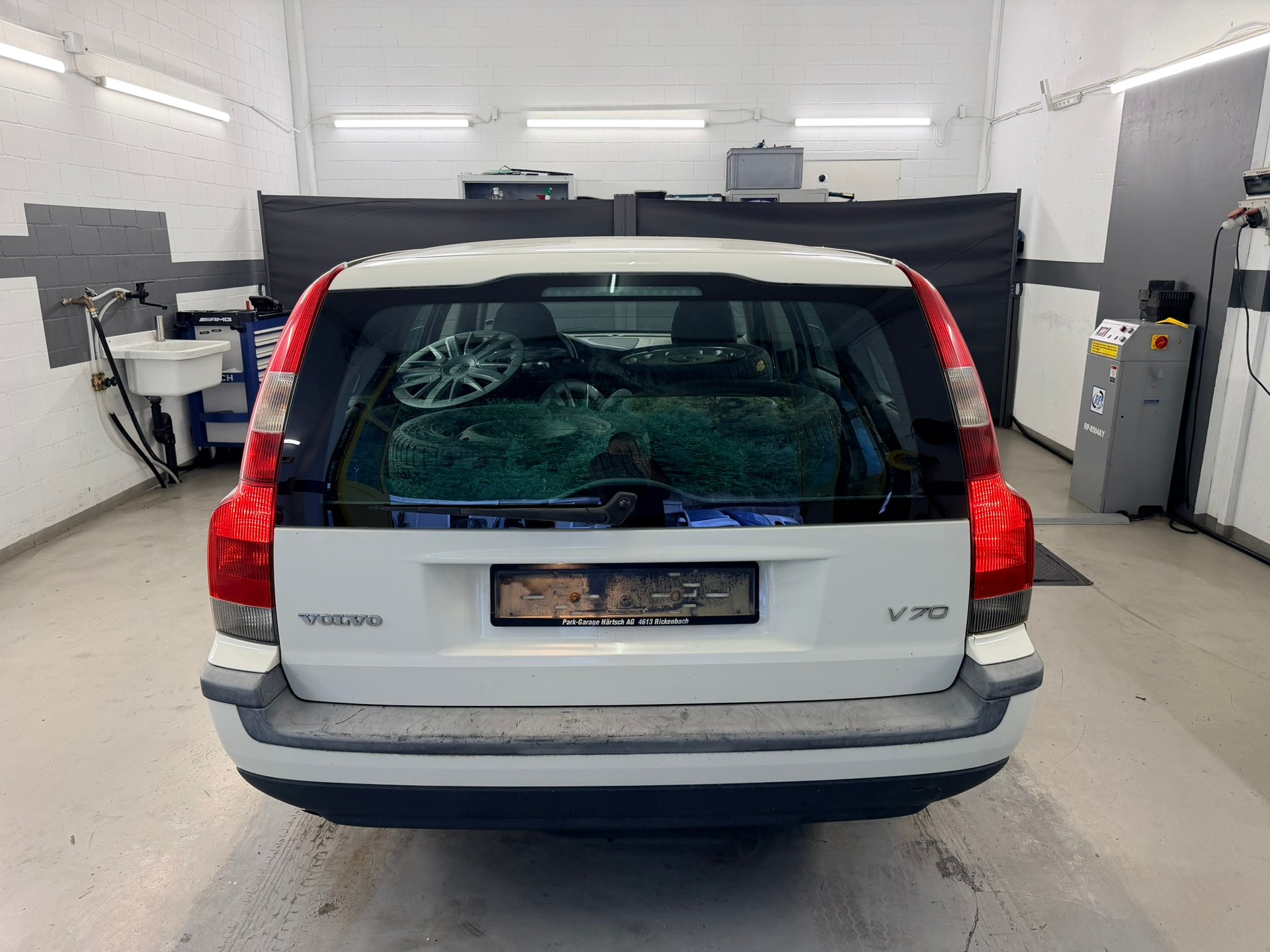 VOLVO V70 2.4-image-3