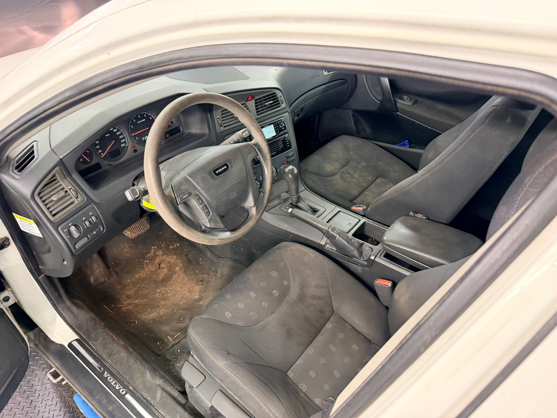 VOLVO V70 2.4-image-7