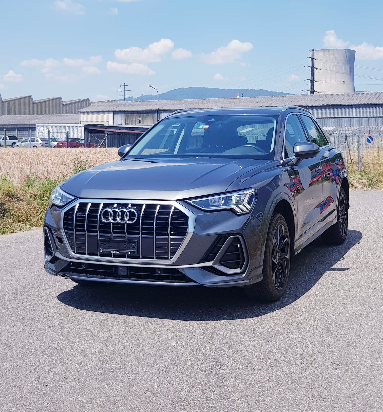 AUDI Q3 40 TDI S line quattro S-tronic-image-1