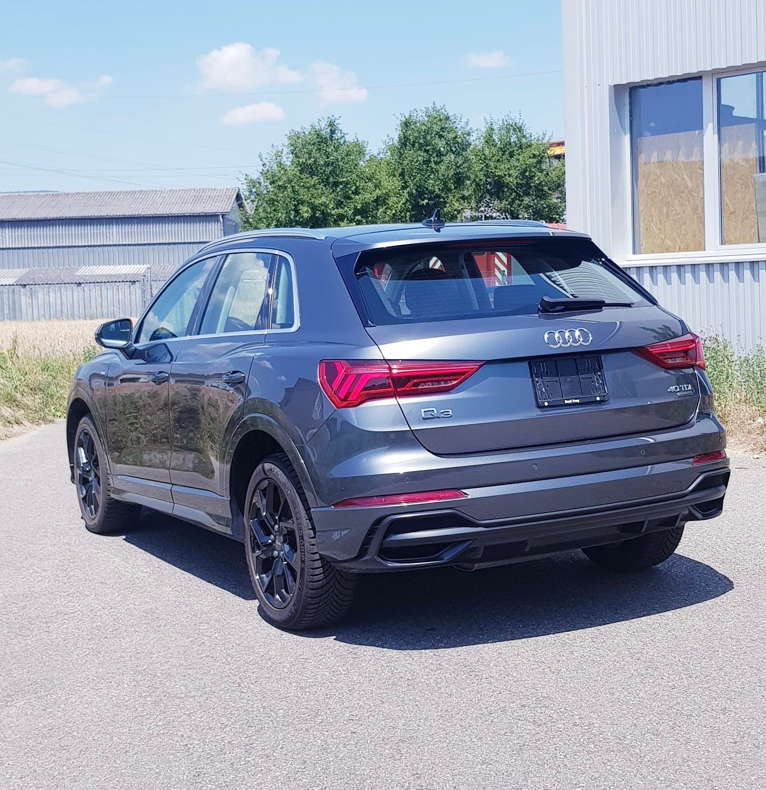 AUDI Q3 40 TDI S line quattro S-tronic-image-3
