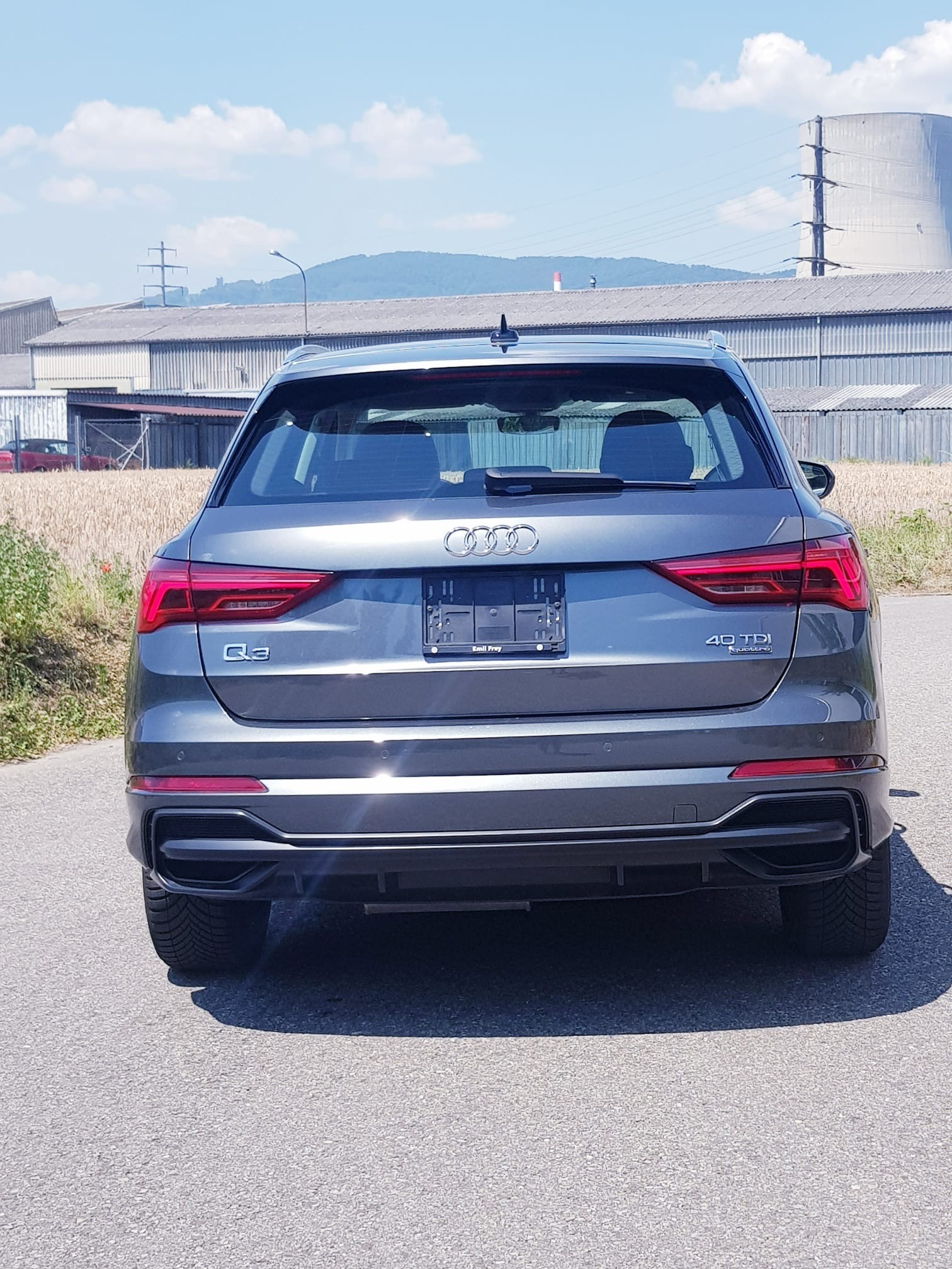 AUDI Q3 40 TDI S line quattro S-tronic-image-5