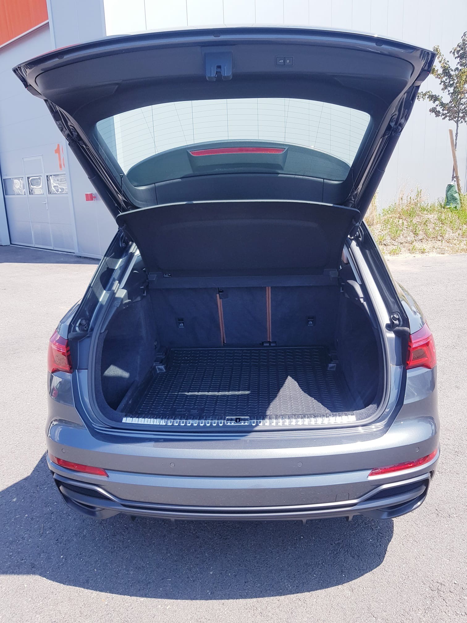 AUDI Q3 40 TDI S line quattro S-tronic-image-6