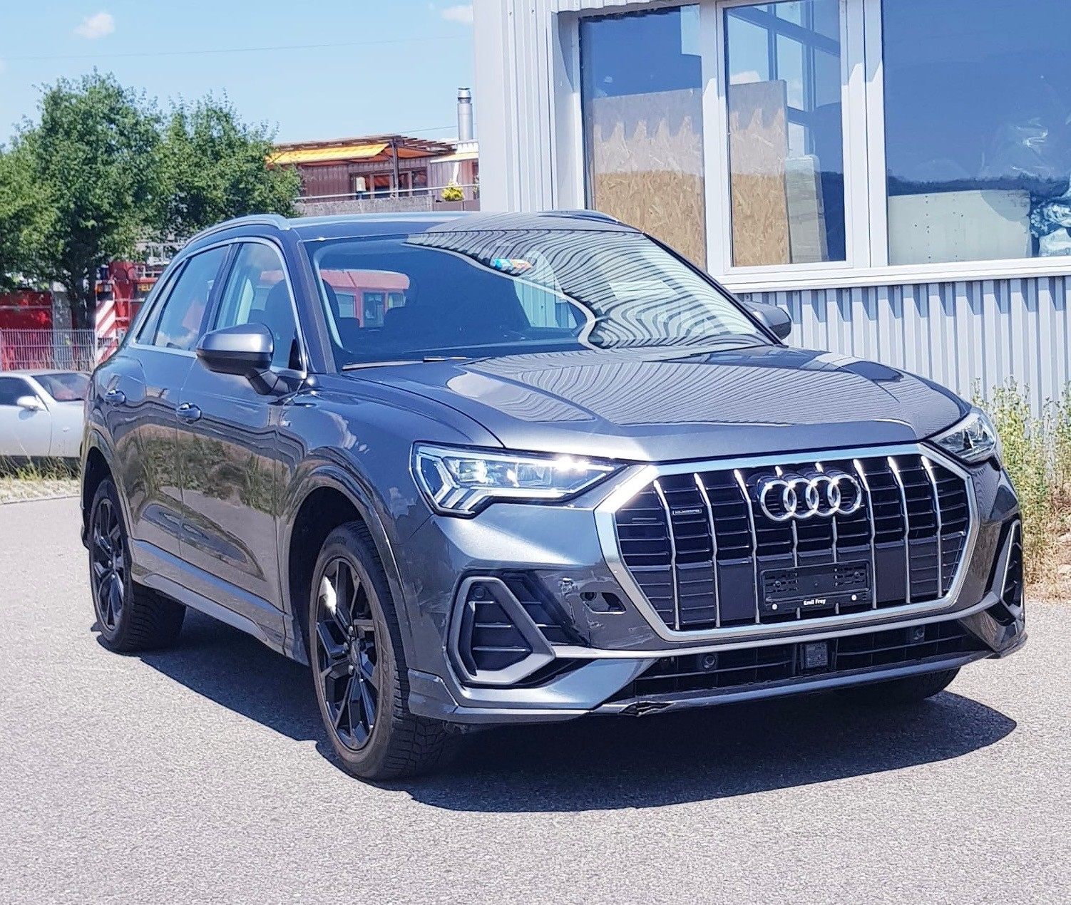 AUDI Q3 40 TDI S line quattro S-tronic-image-0