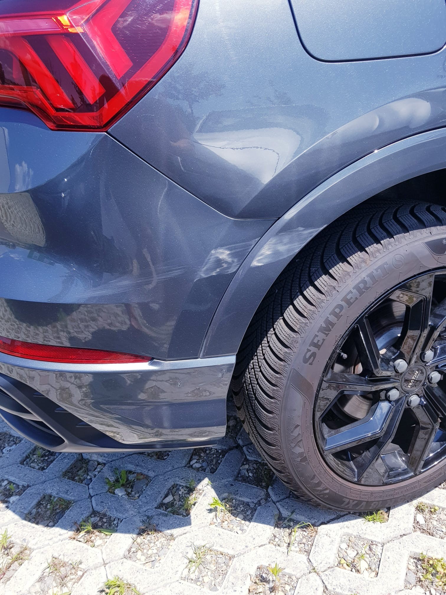 AUDI Q3 40 TDI S line quattro S-tronic-image-14