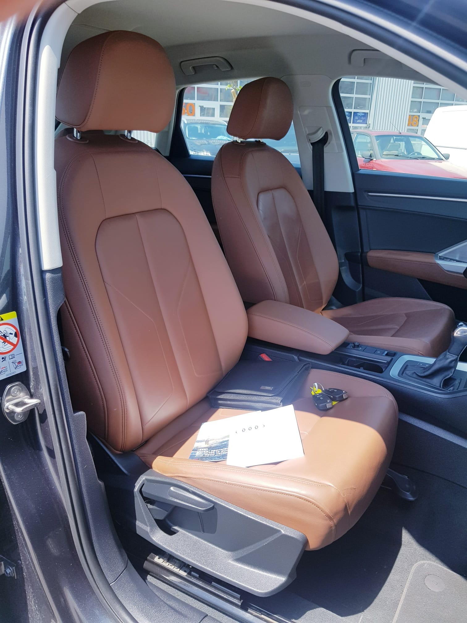 AUDI Q3 40 TDI S line quattro S-tronic-image-8