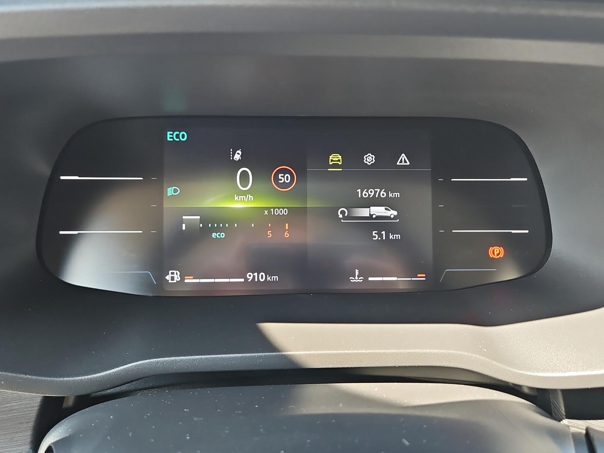 RENAULT Trafic Blue dCi 150 Passenger Techno-image-8