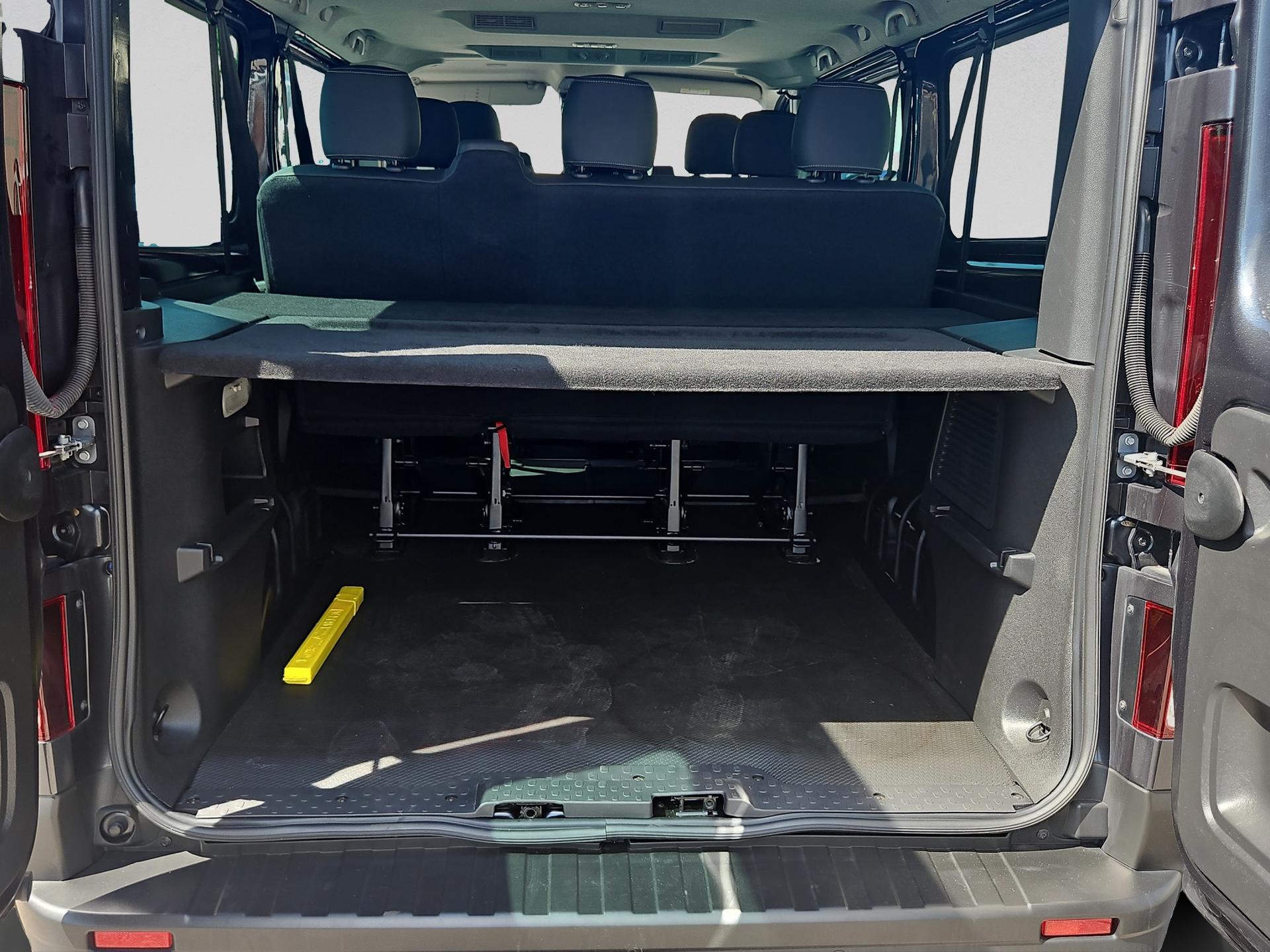 RENAULT Trafic Blue dCi 150 Passenger Techno-image-12