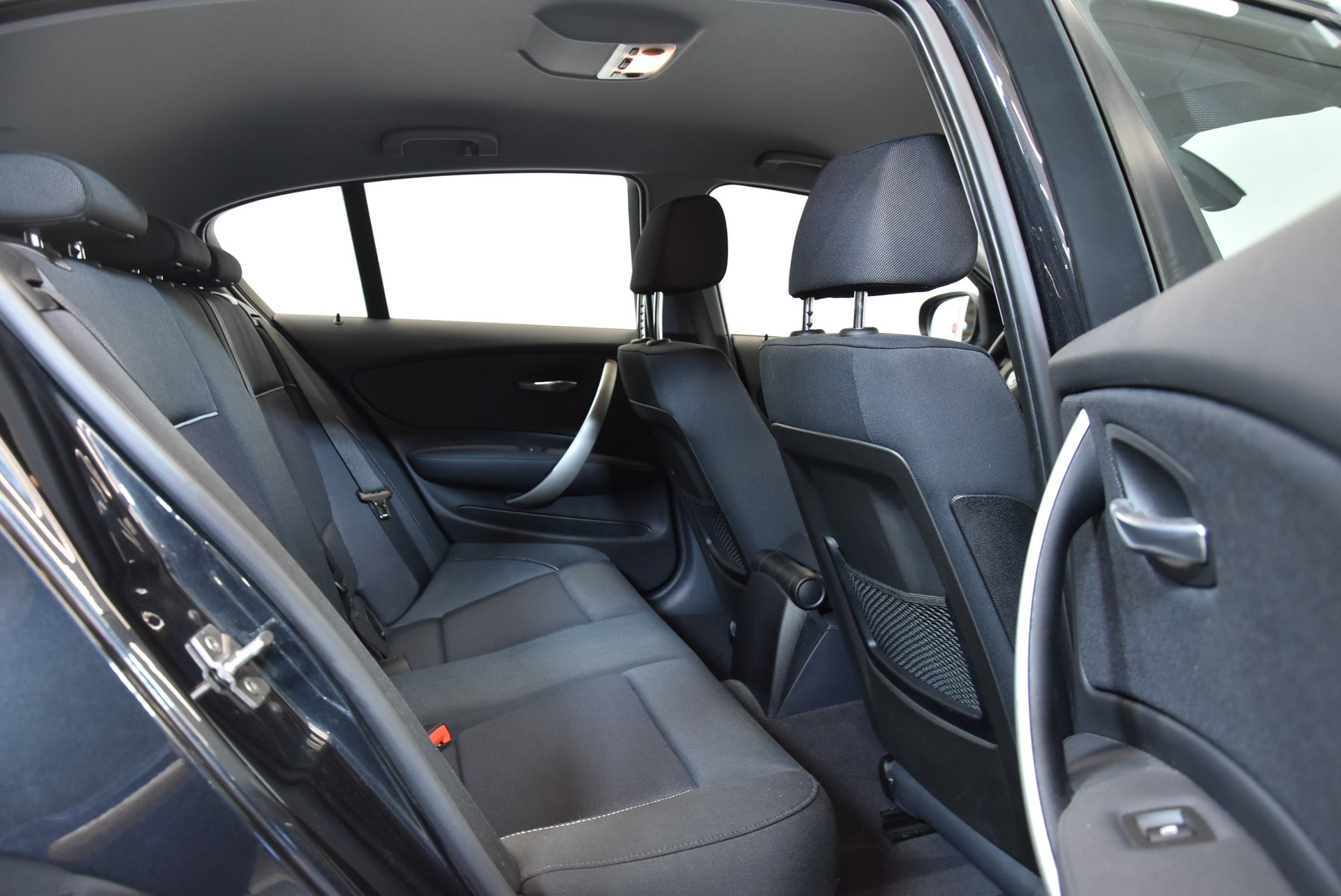 BMW 118i-image-5
