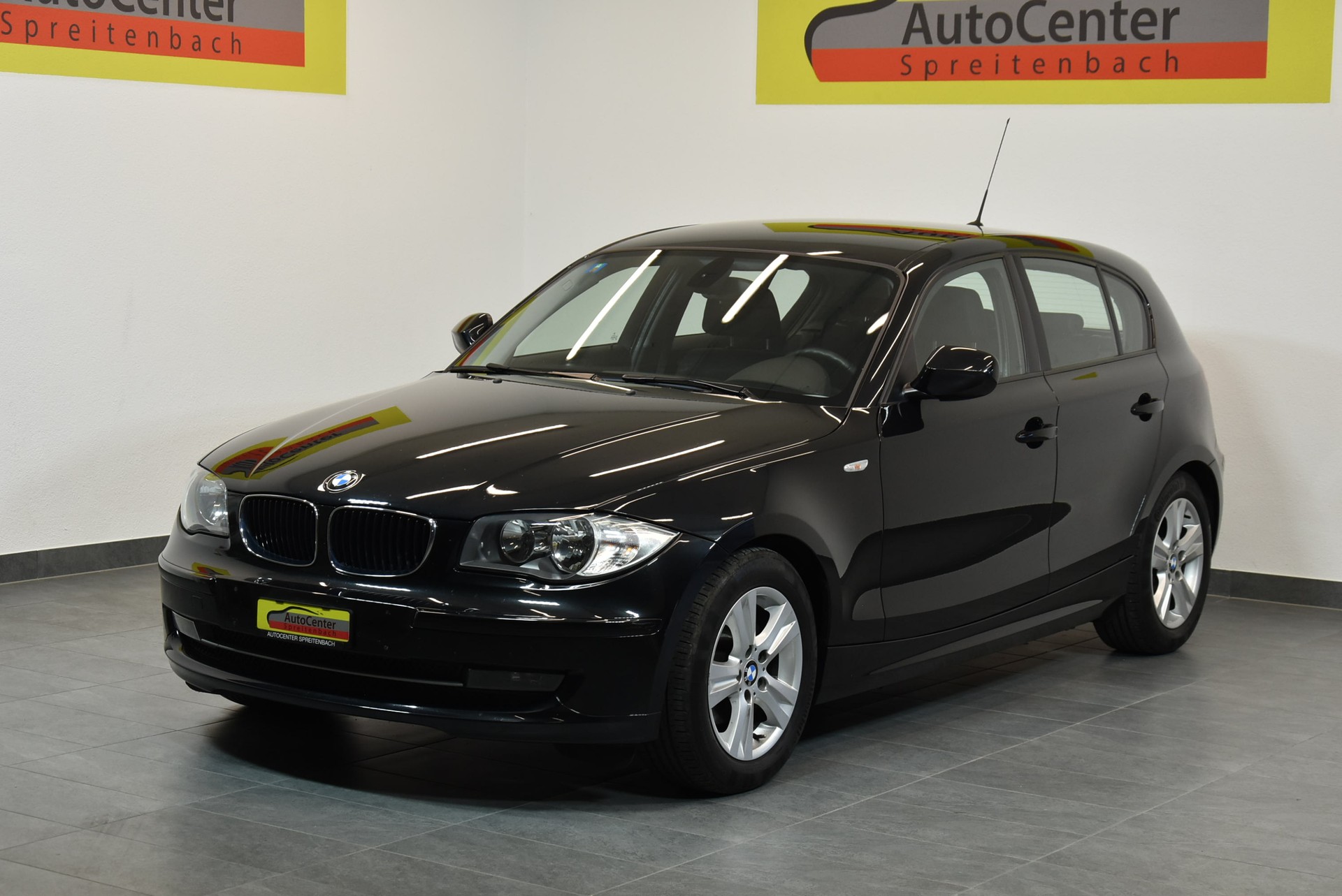 BMW 118i-image-1