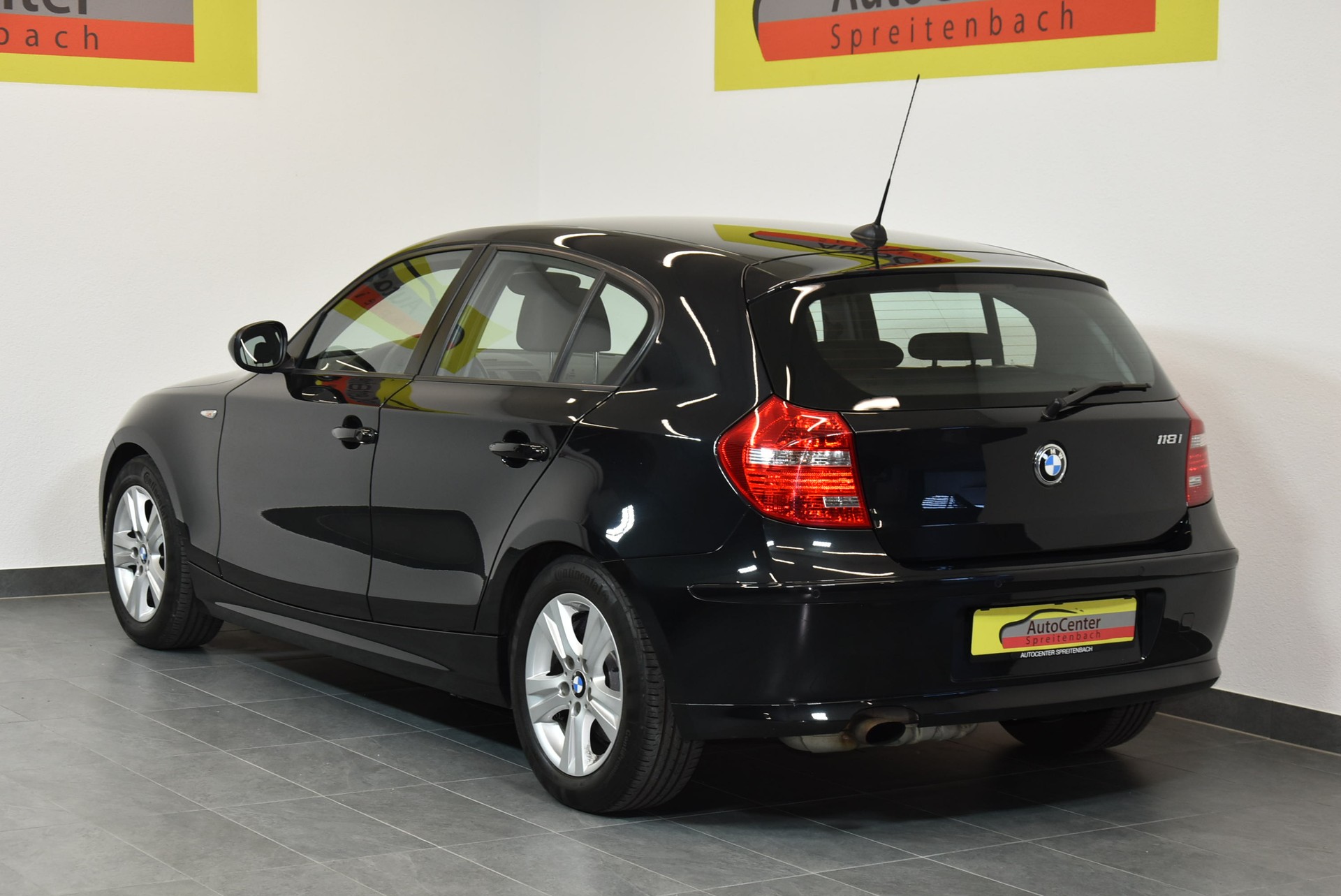 BMW 118i-image-9