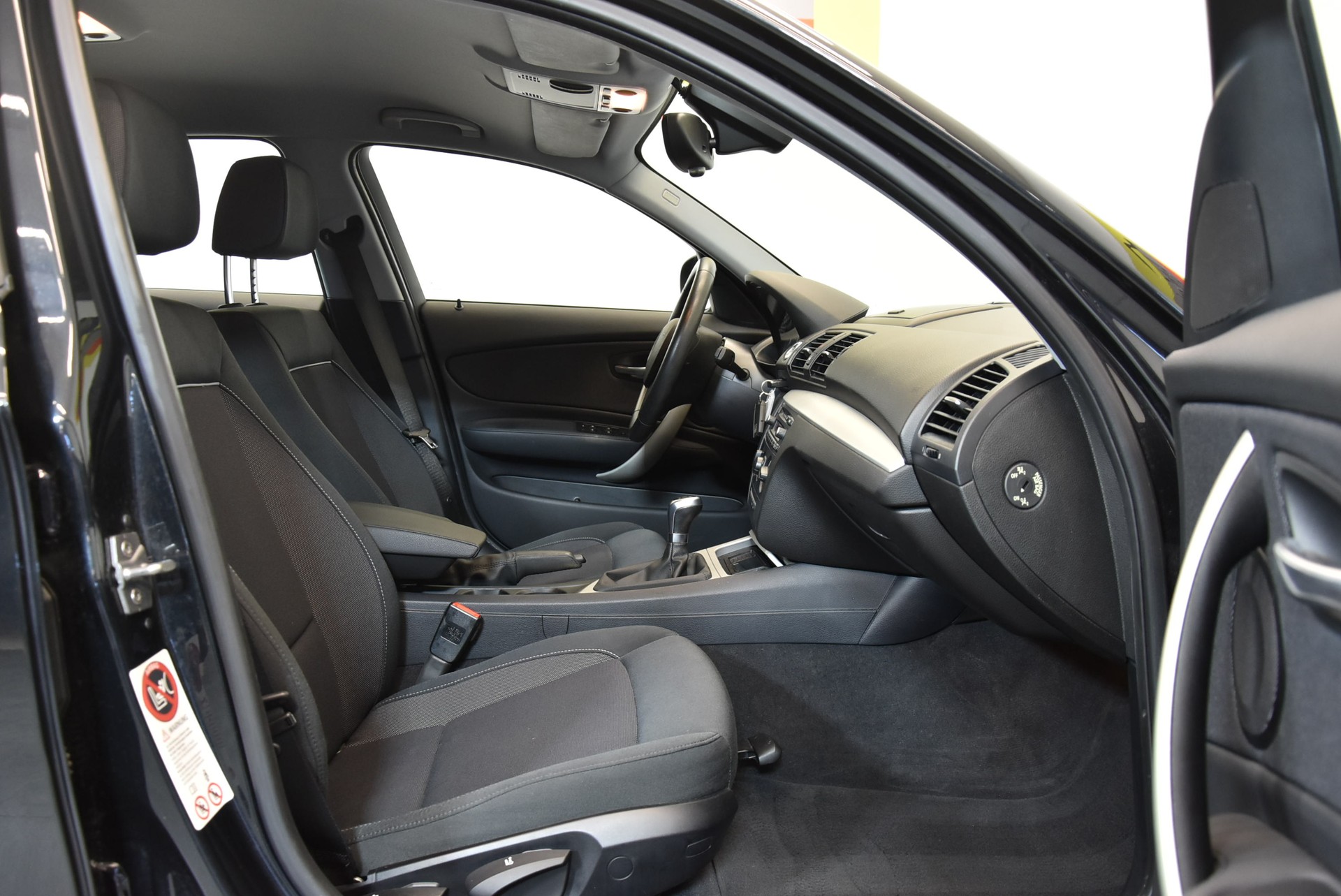 BMW 118i-image-3