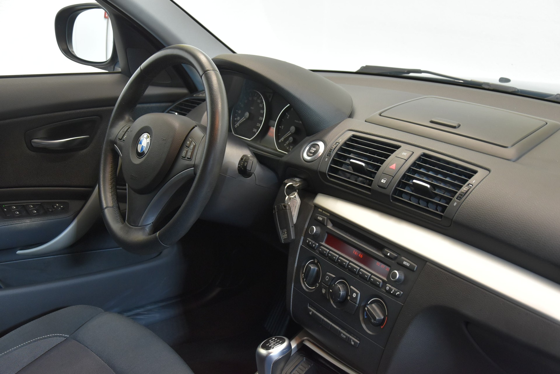 BMW 118i-image-4