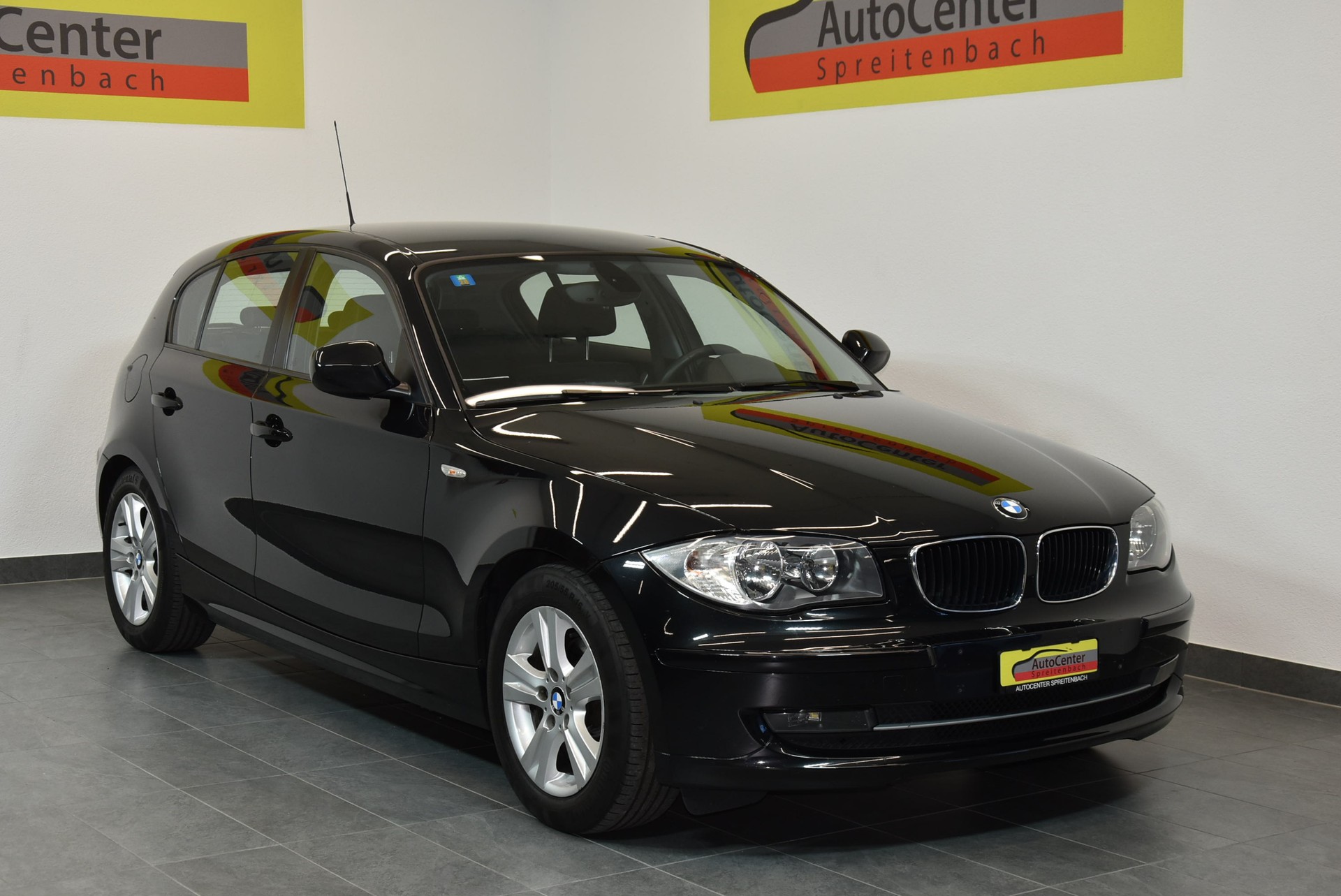BMW 118i-image-0