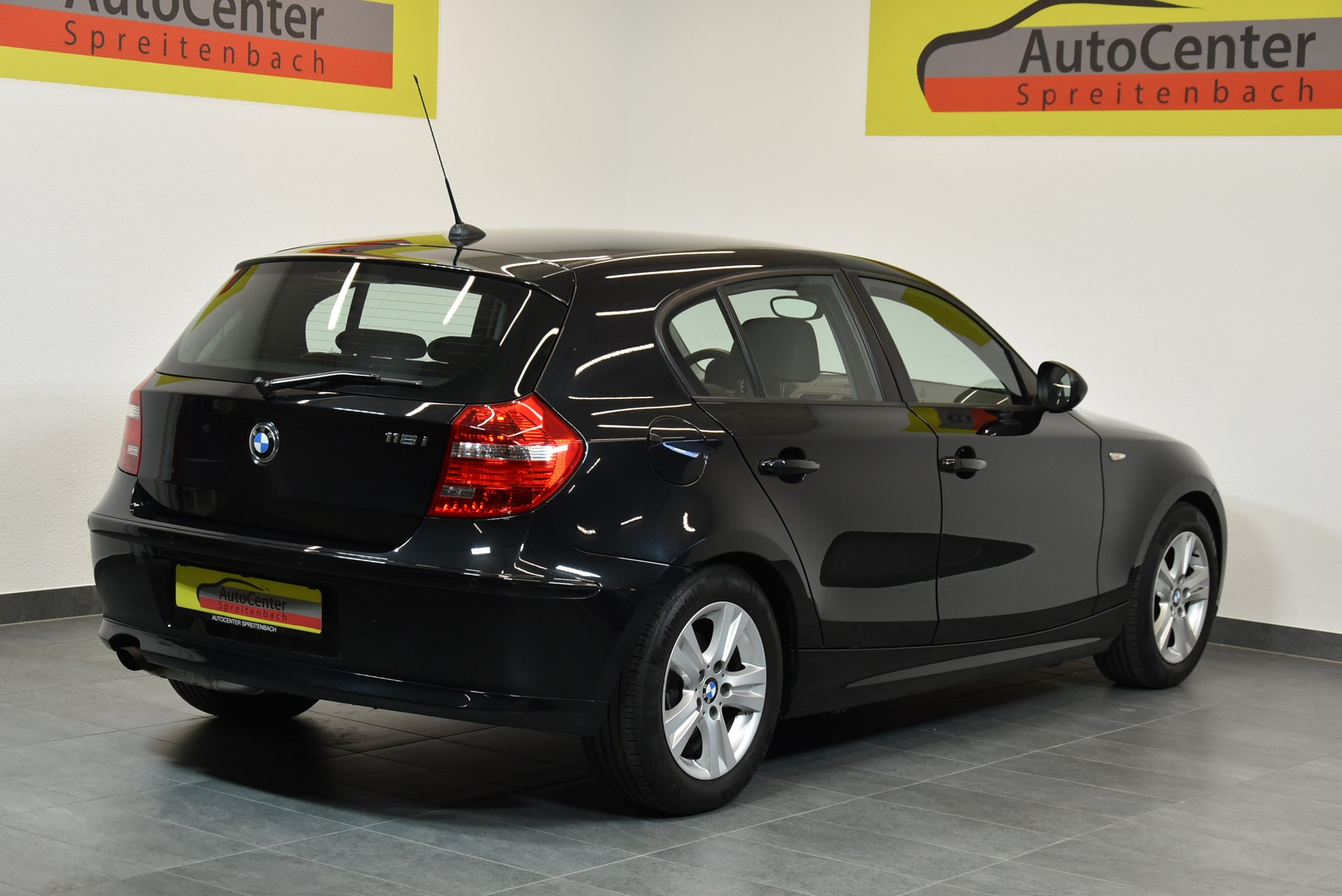 BMW 118i-image-11