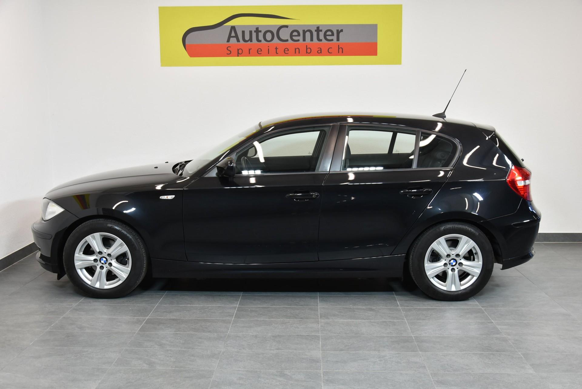 BMW 118i-image-10