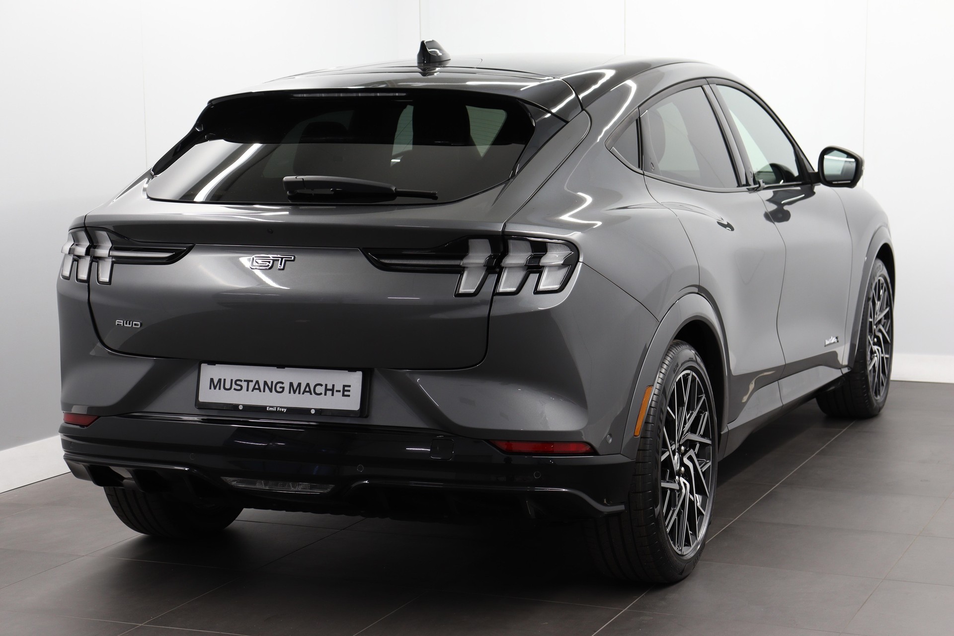 FORD Mustang Mach-E Extended GT AWD-image-3