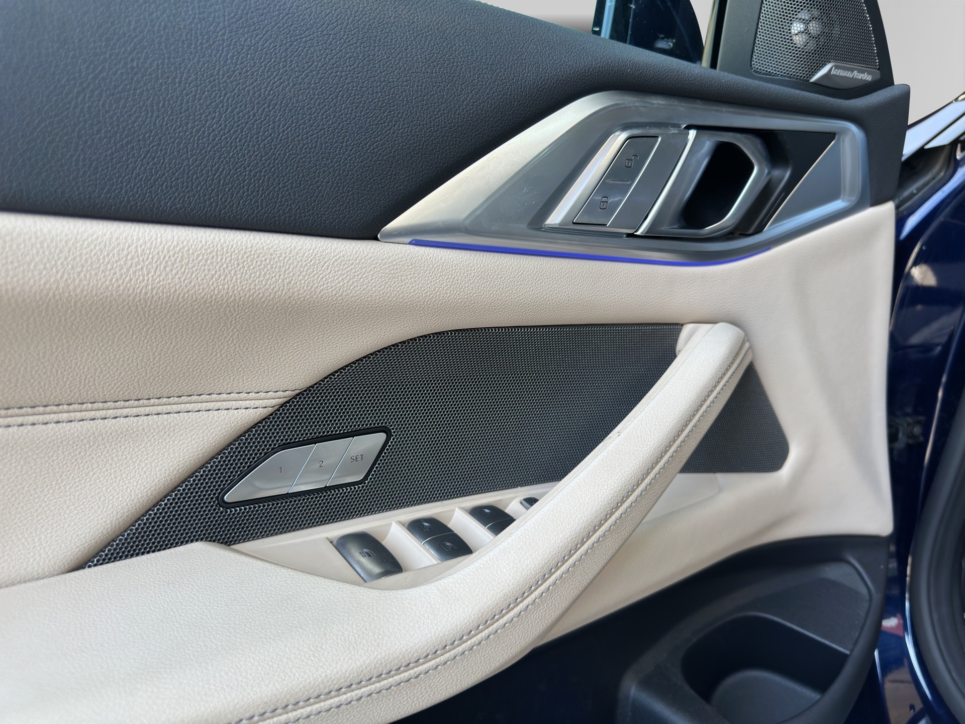 BMW M440i M Sport xDrive Cabrio-image-19