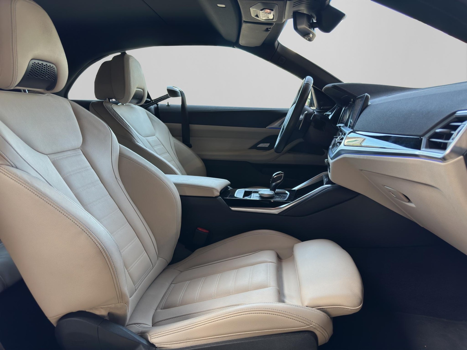 BMW M440i M Sport xDrive Cabrio-image-17
