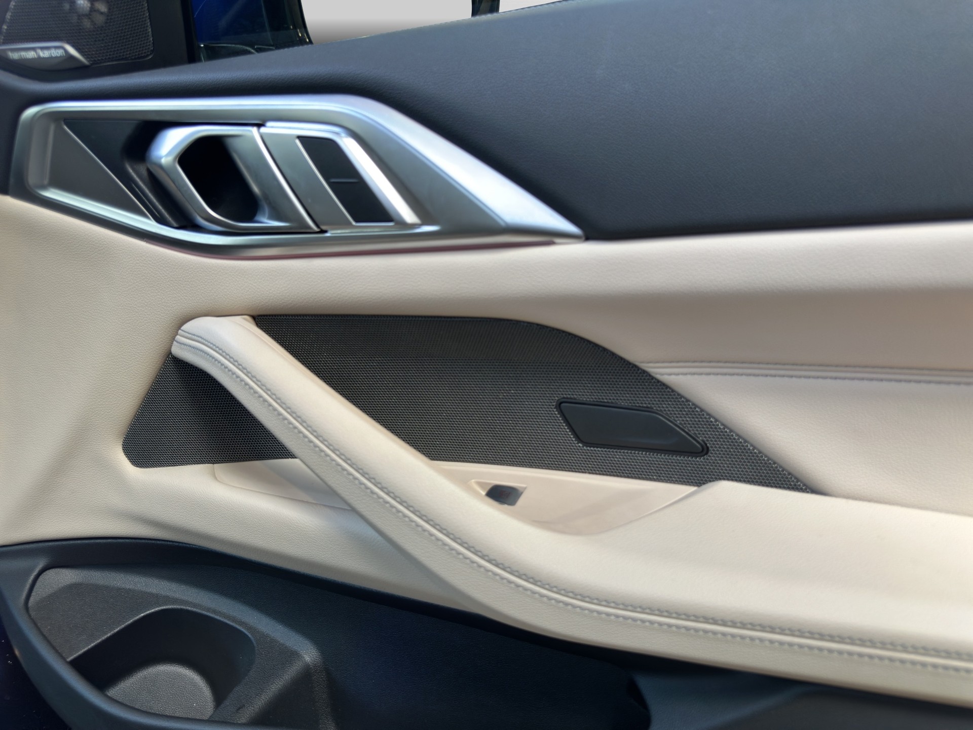 BMW M440i M Sport xDrive Cabrio-image-21
