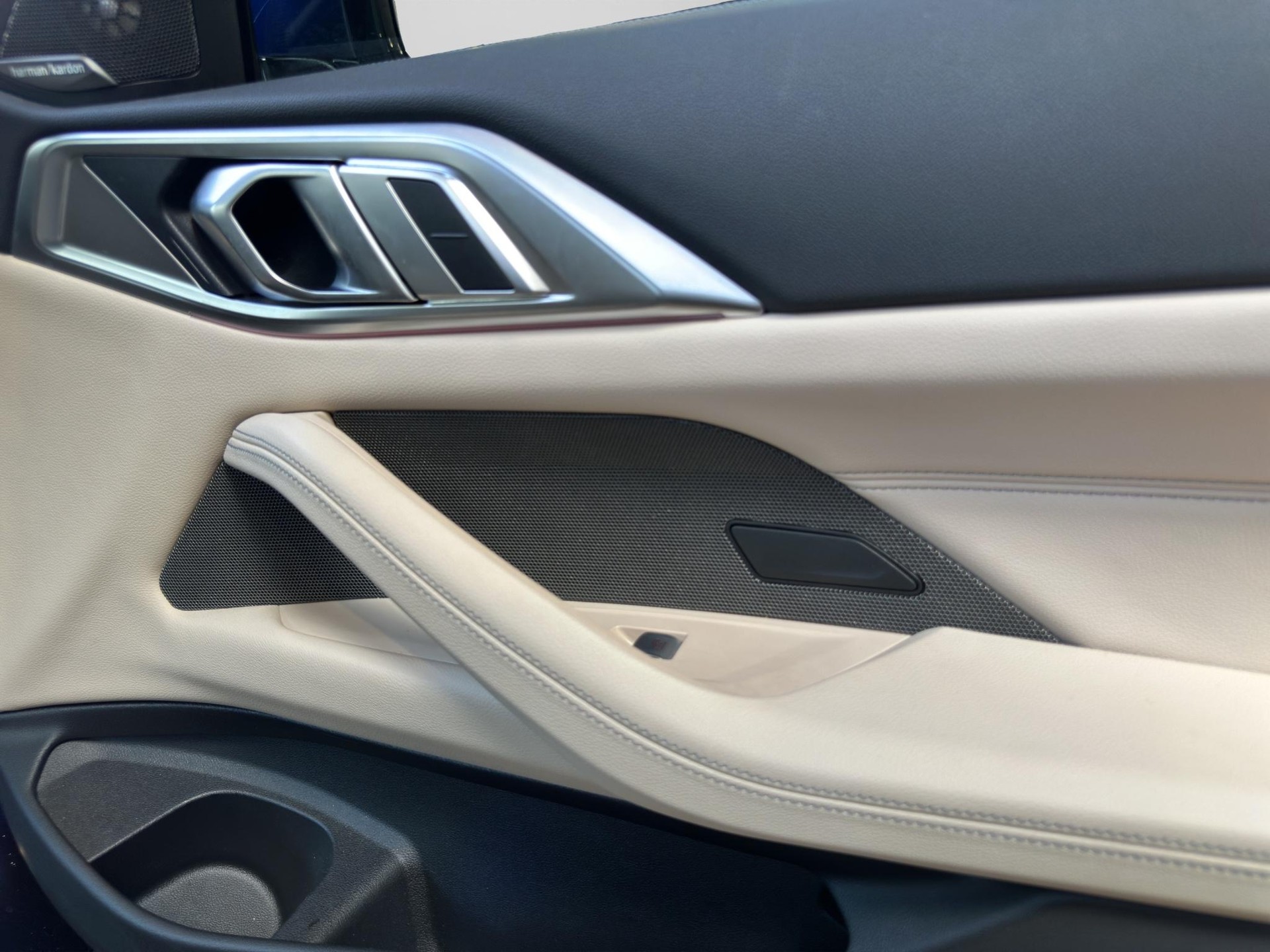 BMW M440i M Sport xDrive Cabrio-image-18