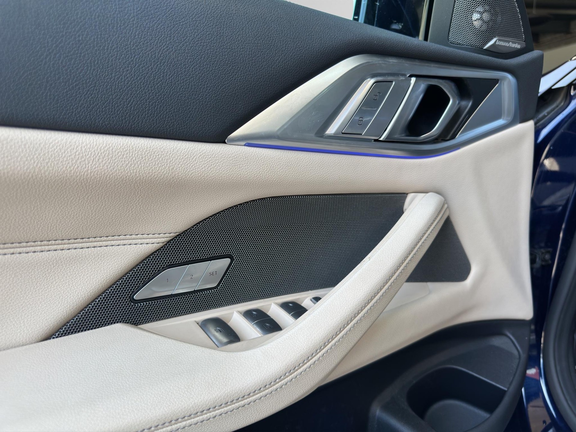 BMW M440i M Sport xDrive Cabrio-image-12