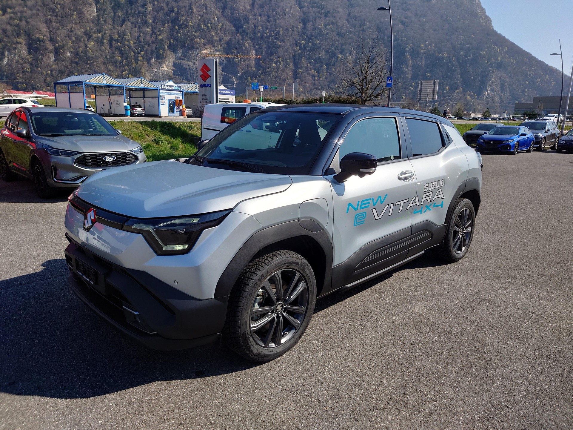 SUZUKI e Vitara Compact Top 4x4-image-1
