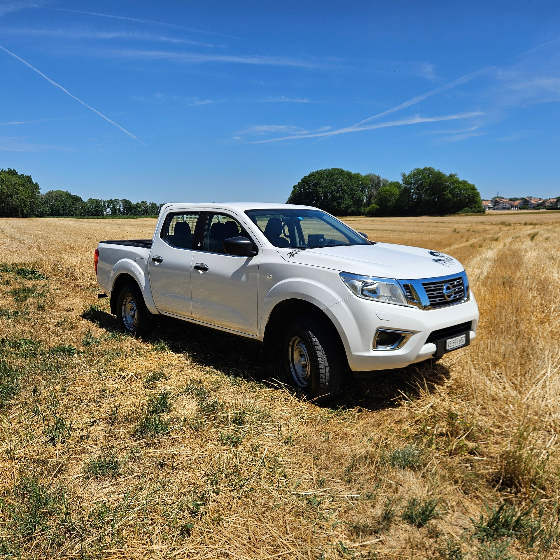 NISSAN NAVARA-image-0